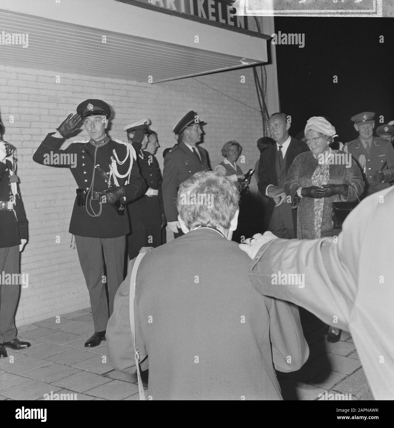 Queen Juliana and Prince Bernhard during their arrival at Schiphol Airport after a royal visit to Suriname  Queen Juliana and Prince Bernhard as they are welcomed Date: 16 October 1965 Location: North Holland, Schiphol Keywords: greetings, queens, princes, uniforms Personal name: Bernhard (prince Netherlands), Juliana (queen Netherlands) Stock Photo