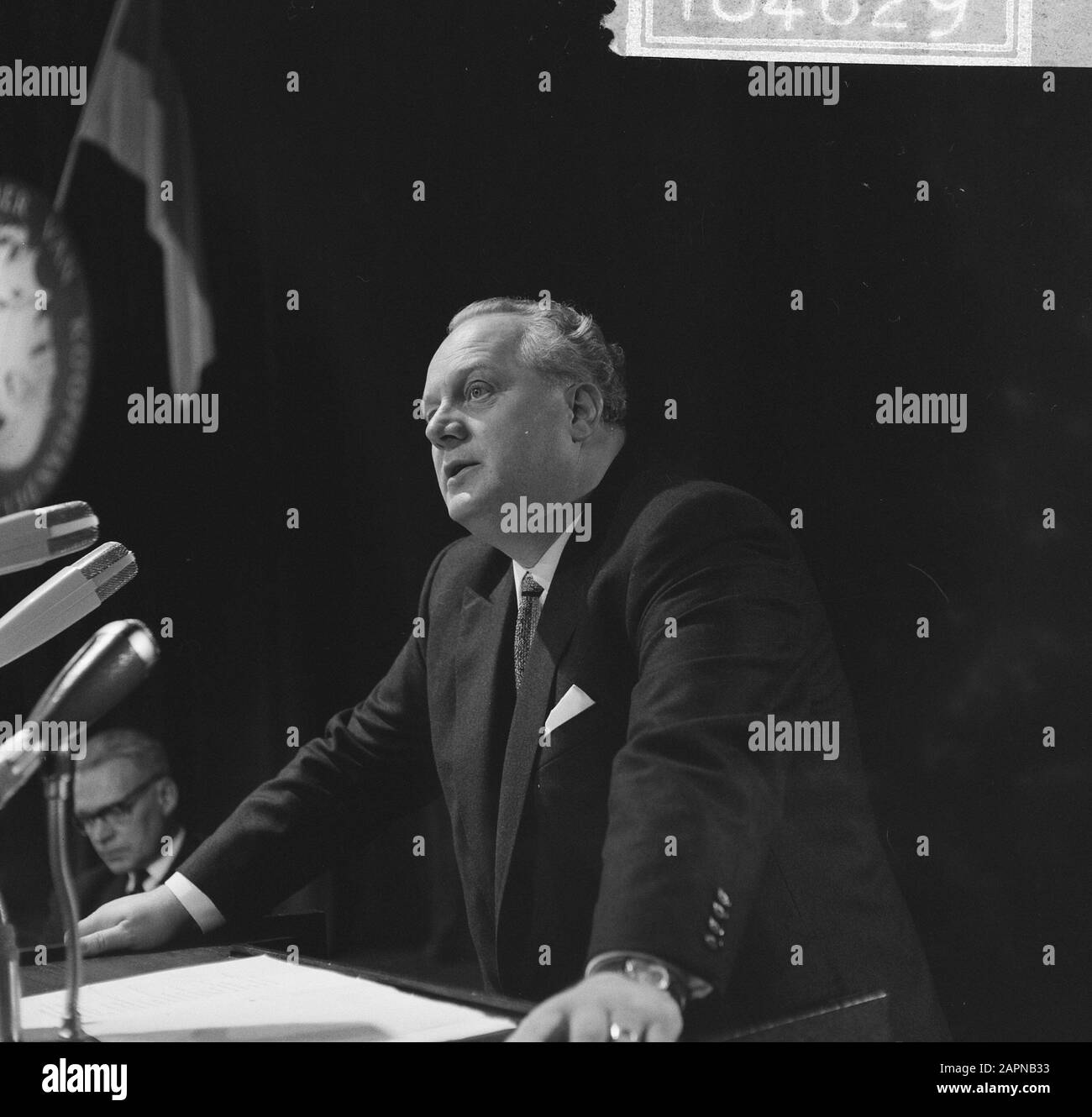 Extraordinary general meeting of Dutch-German Chamber of Commerce on the occasion of the sixtieth anniversary German Minister of Economy and Technology K. Schmückler during a speech Date: 18 November 1965 Keywords: international relations, anniversaries, speeches, meetings Personal name: Schmückler, Kurt Institution name: Chamber of Commerce Stock Photo