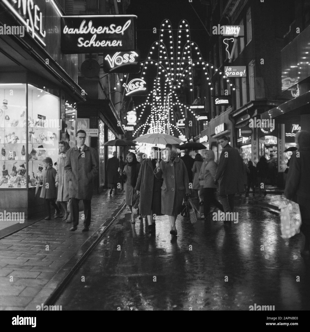 Shops amsterdam Black and White Stock Photos & Images - Page 3 - Alamy