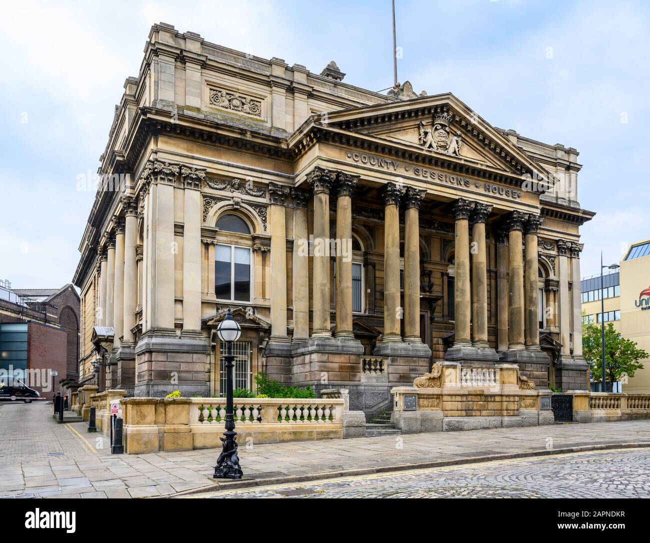 The County Sessions House (1884) on Islington, stands east of the Walker Art Gallery and contains offices of National Museums Liverpool. Stock Photo