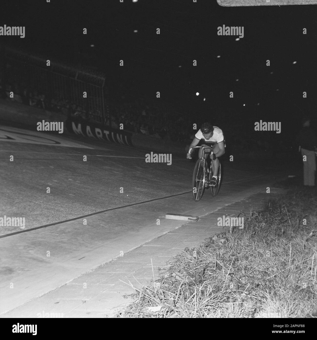 World Cycling Championships, chase ladies. Garkouchina in action Date: 24 August 1967 Location: Amsterdam Keywords: track cycling, sport Personal name: Garkouchina, Tamara Stock Photo