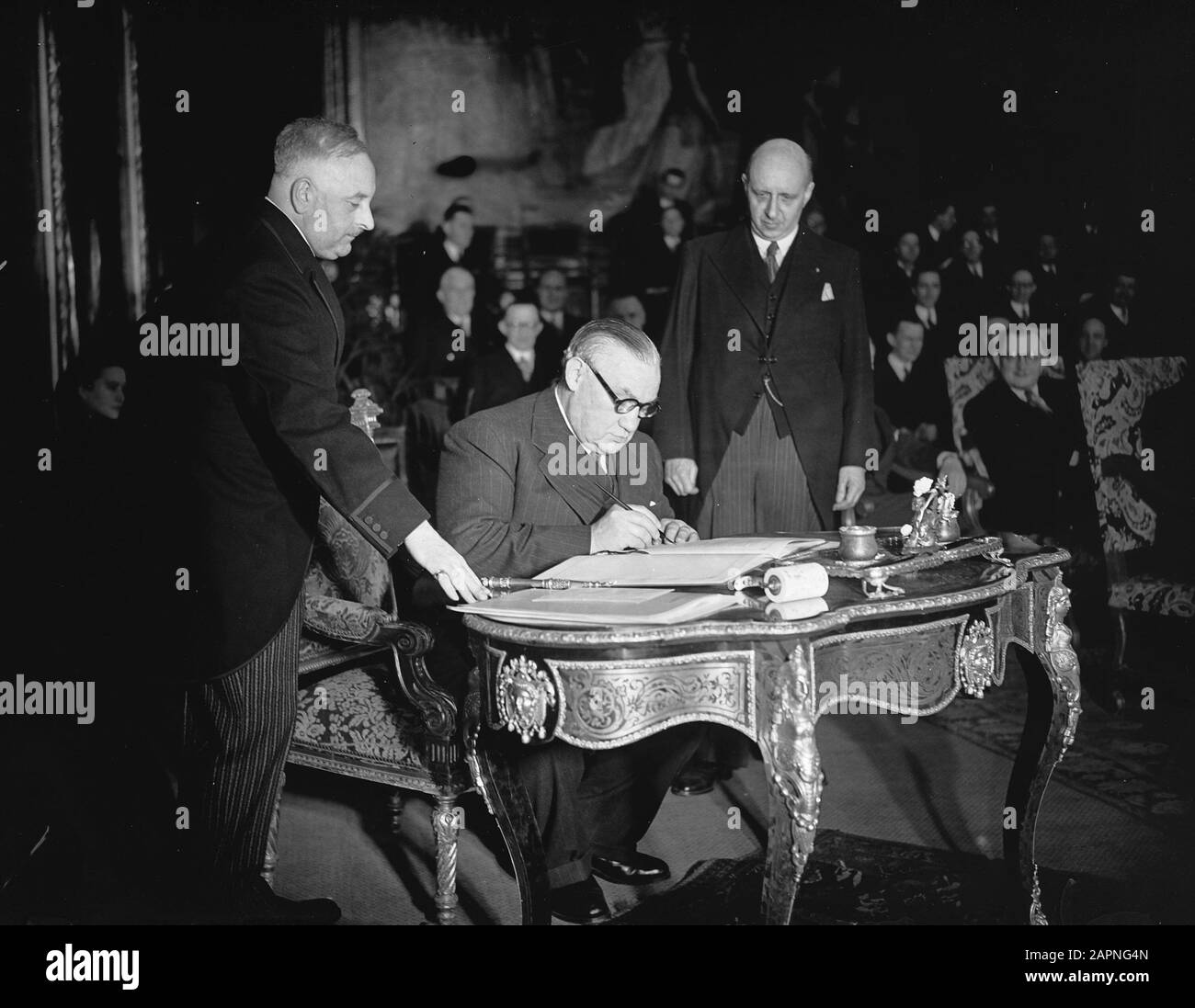Bevin signs hi-res stock photography and images - Alamy