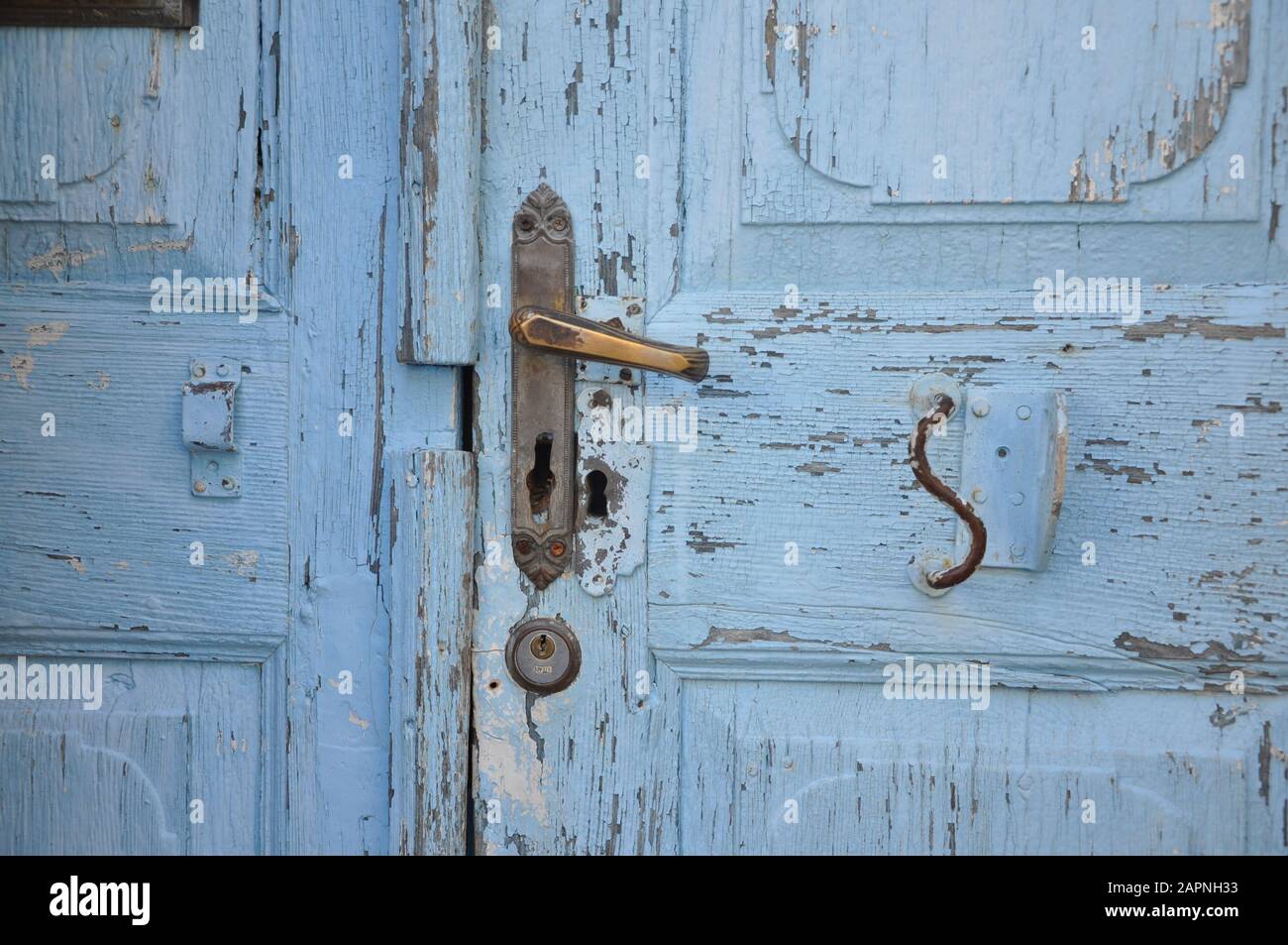 Detail view of old blue weathered wood door with rusty keyhole Stock ...