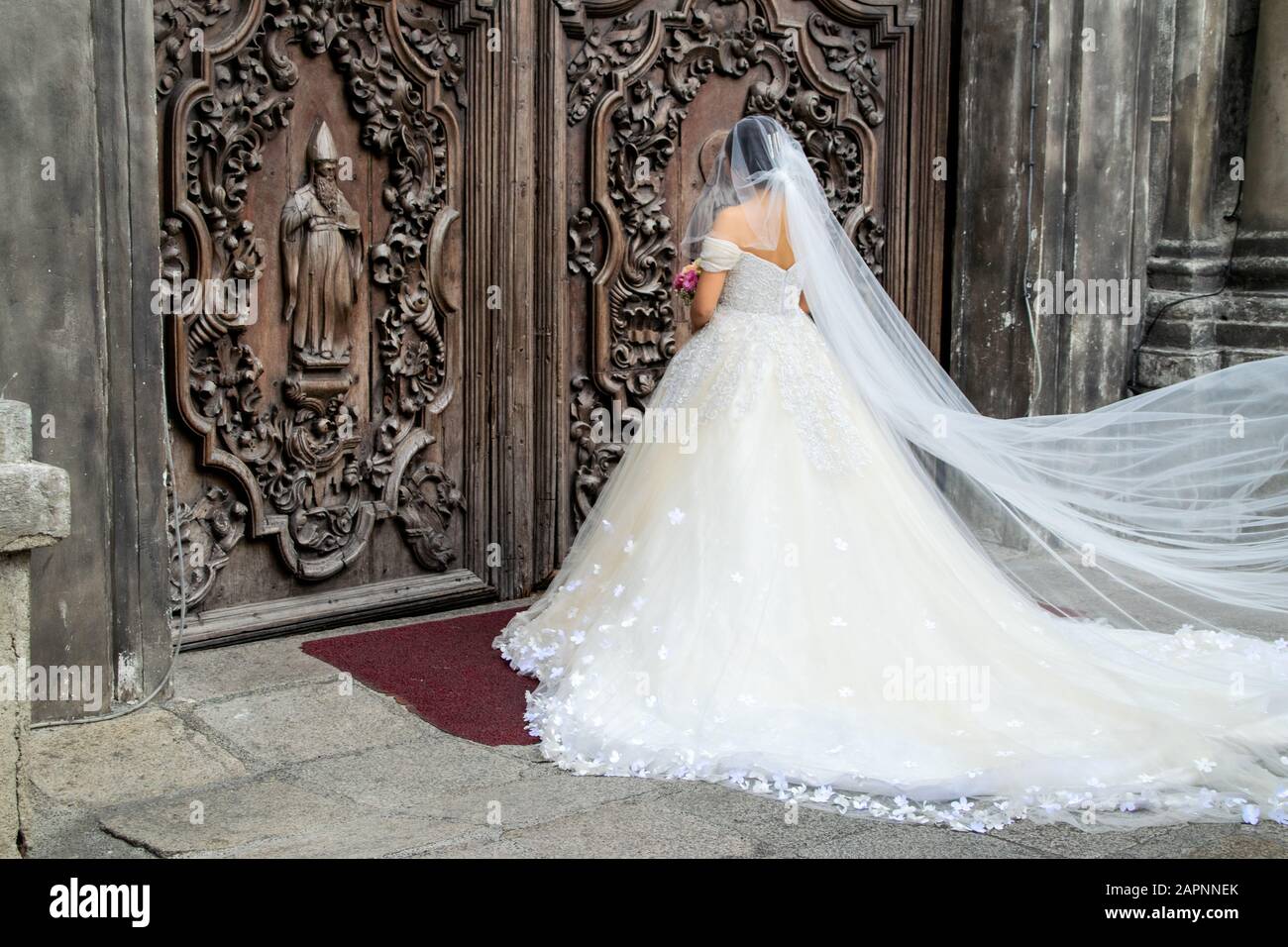 Bride outside church in Manila, the Philippines in her wedding dress and veil. Photo taken outside San Augustin Church Stock Photo - Alamy Bride outside church in Manila, the Philippines in her wedding dress and veil. Photo taken outside San Augustin Church Stock Photo - Alamy