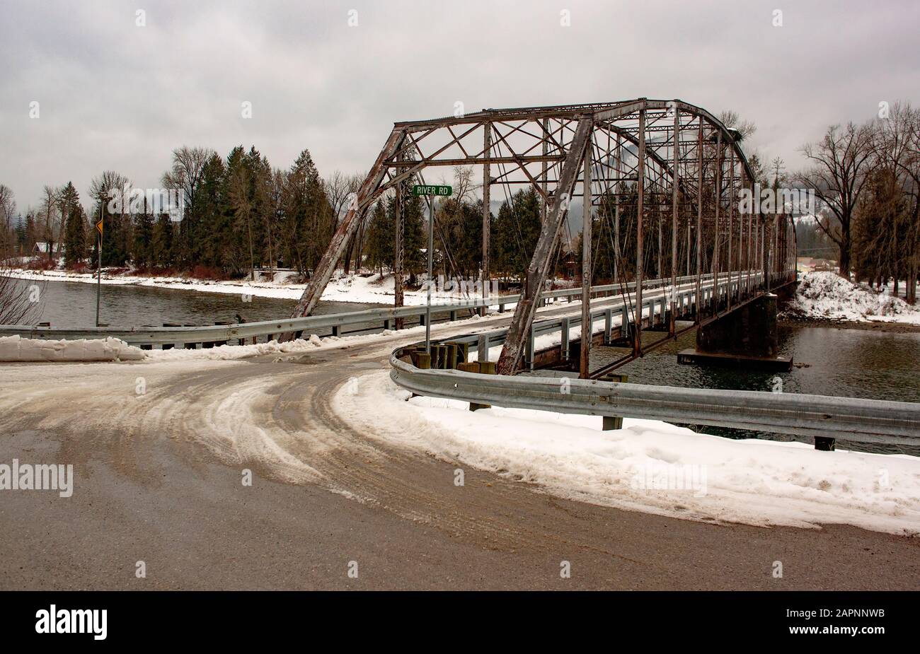 The Theodore Roosevelt Memorial Bridge, over the Kootenai River, on a snowy, cold winter day, in Troy, Montana.  The Kootenai River is a tributary of Stock Photo