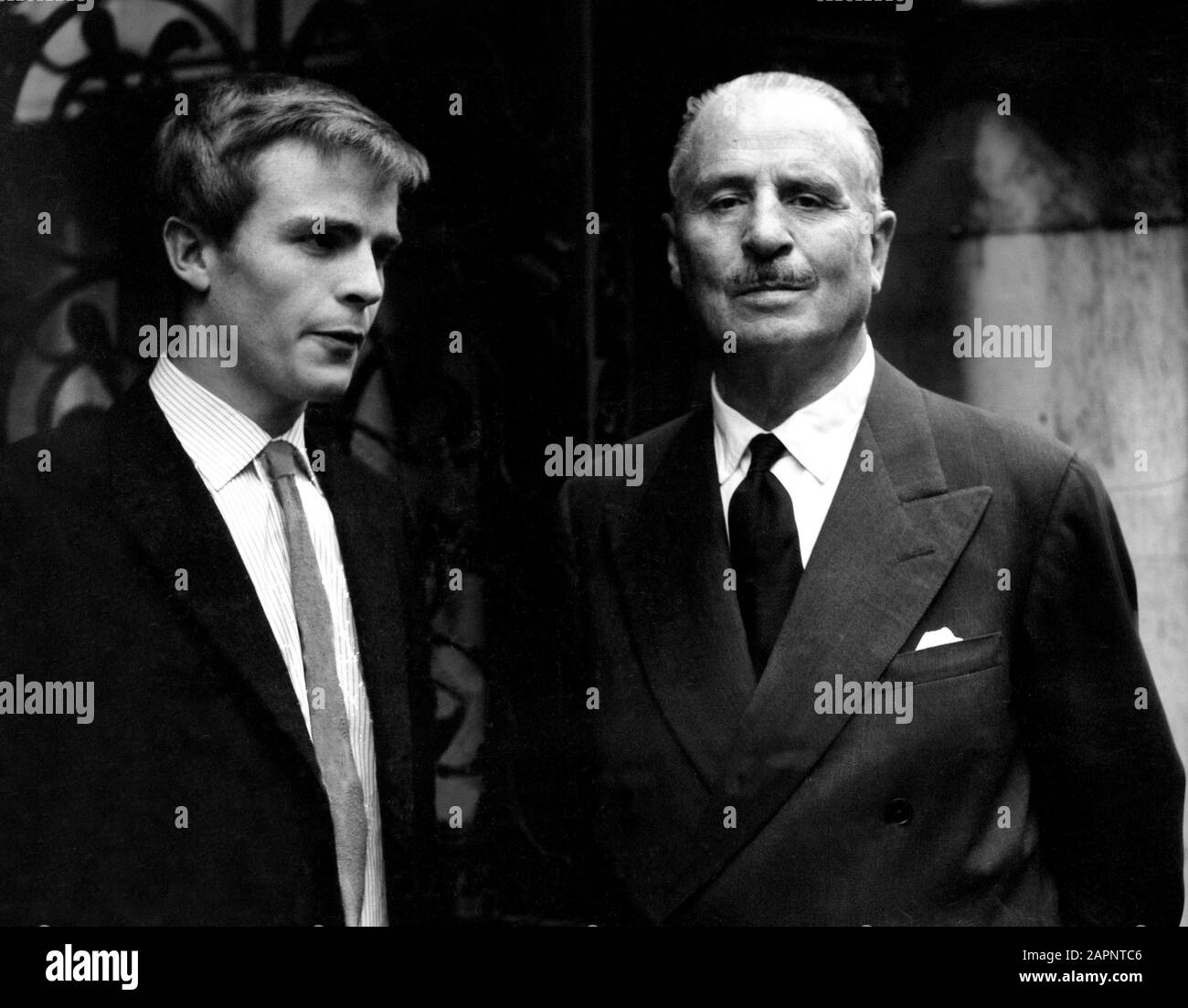Photo Must Be Credited ©Alpha Press 050000 11/09/1962 Sir Oswald Mosley and Son Max Mosley taken away from the precincts of the court. Stock Photo