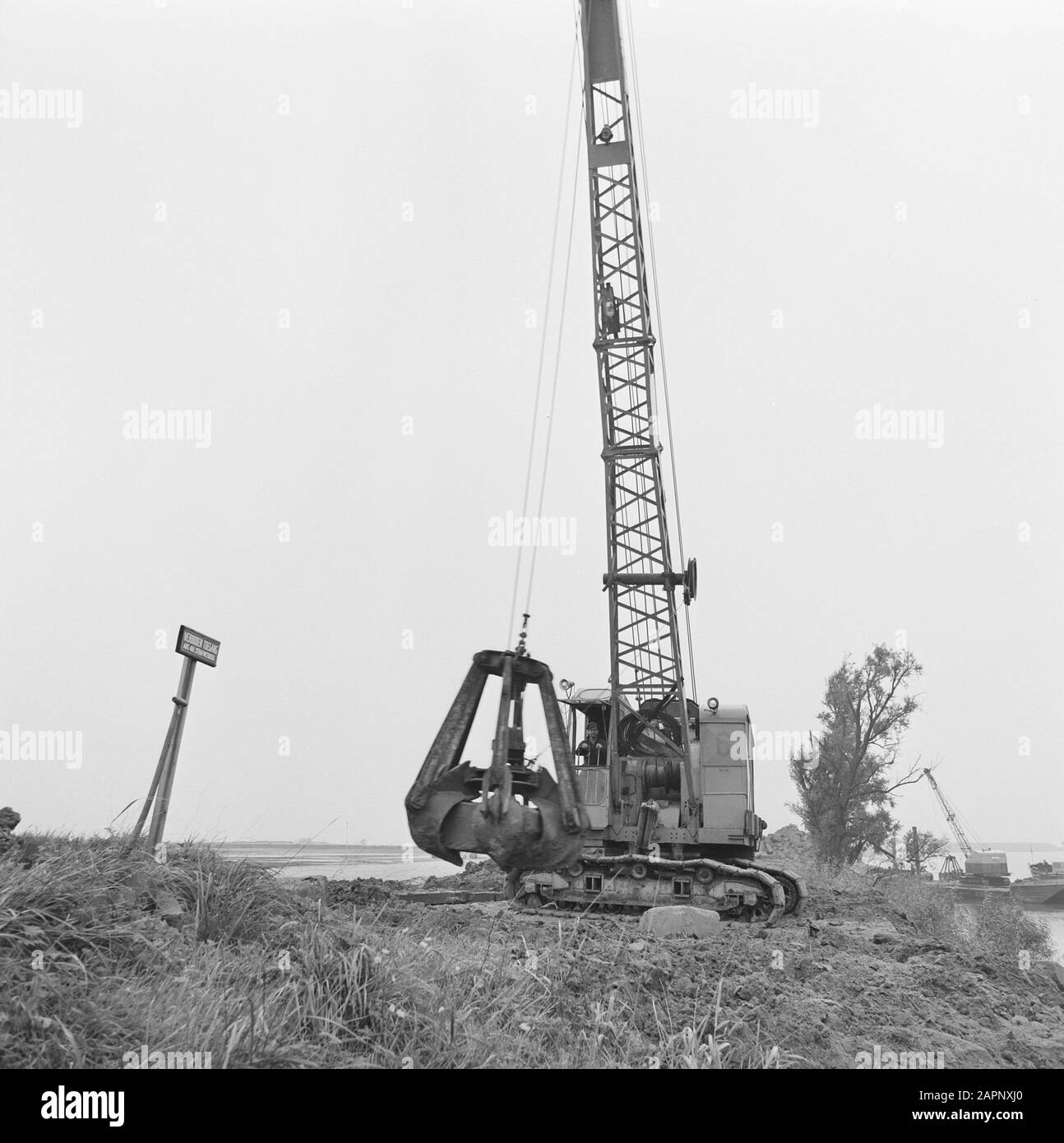 works, water, draglines Date undated Location Biesbosch Keywords