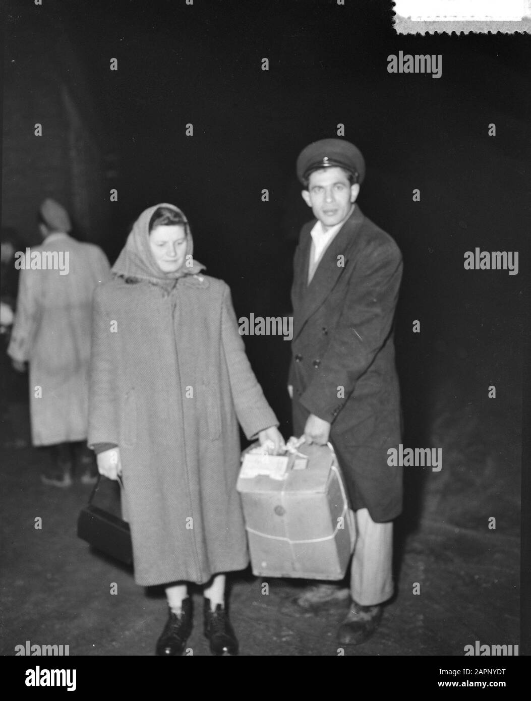 Refugees across the Hungarian border near Nickelsdorf. at night Date: 30 October 1956 Keywords: REFIENZE Stock Photo