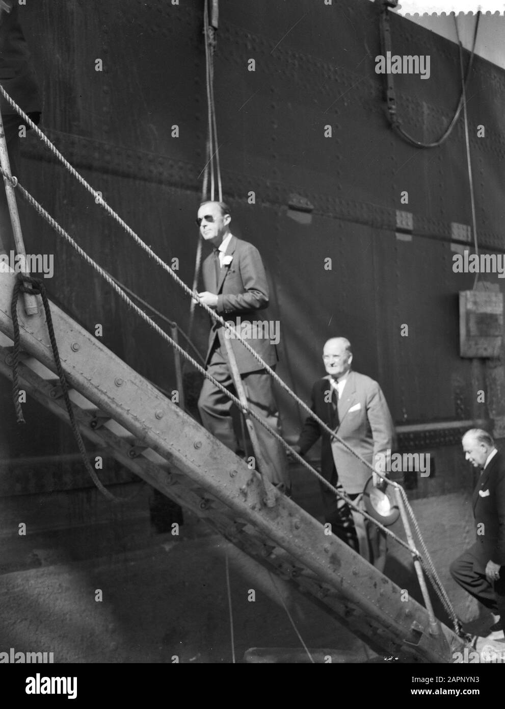 Royal visit to Amsterdam, second day, Prince Bernhard embarks on board the Hodur Date: 8 September 1959 Location: Amsterdam, Noord-Holland Keywords: visits Personal name: Bernhard, prince Stock Photo