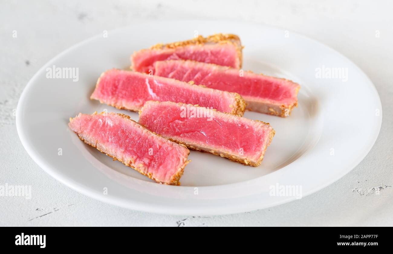 Sliced tuna steak with sesame seeds Stock Photo Alamy