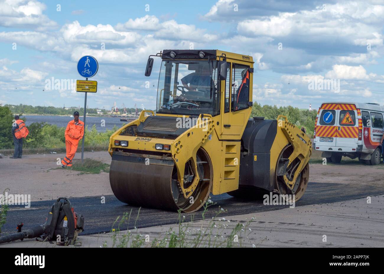 Road equipment for the repair and modernization of asphalt roads
