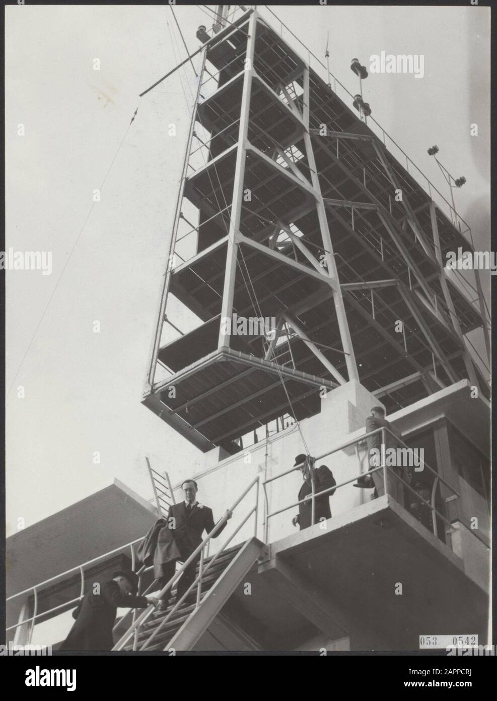 In IJmuiden Prince Bernhard has activated the radar installation for entering the North Sea Canal on the semaphore. Prince Bernhard or the semaphore, Below the mayor of Amsterdam mr. A d'Ailly Annotation: See 904-8333 Date: 1 November 1951 Location: IJmuiden Keywords: ports, radars Personal name: Ailly, A.J. d', Bernhard (prince Netherlands) Stock Photo