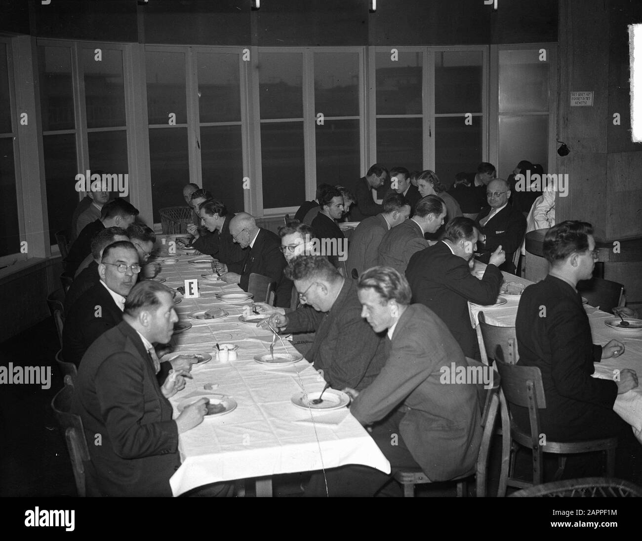 Hoogovenschaaktournament. Dinner Date: January 15, 1949 Keywords: diner ...