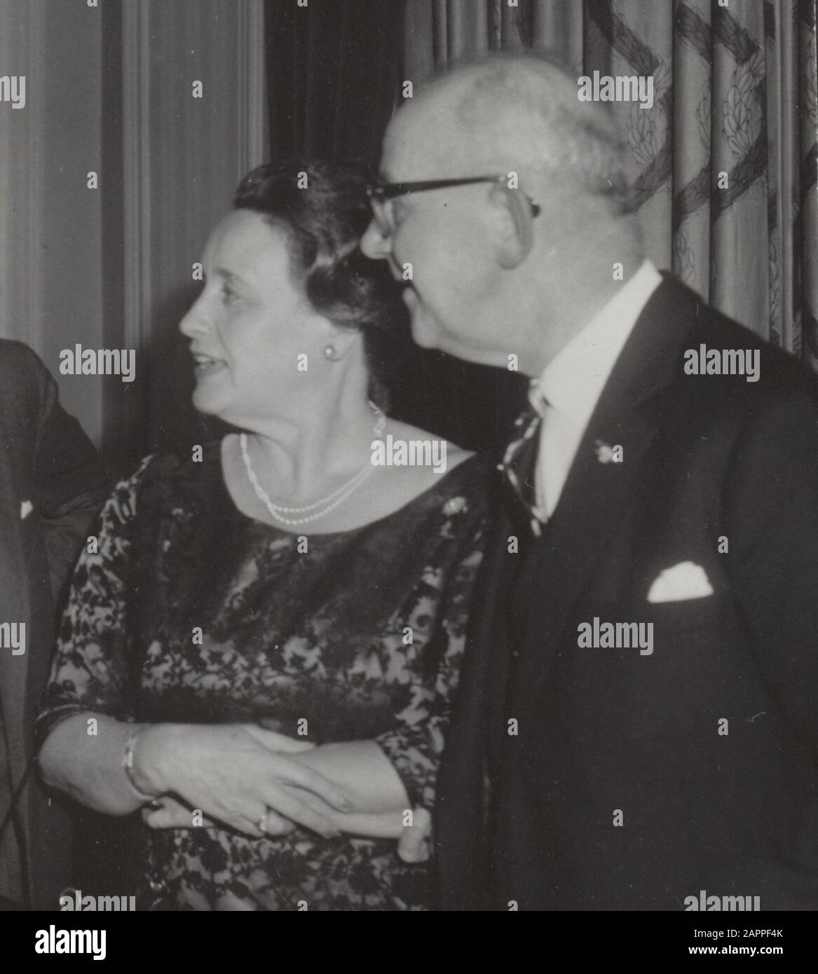 anniversaries, associations, mayors, Hall, Gijs van, Jacob Des Bouvrie Mrs., Kolfschoten H.A.M.t., Dutch Society of Mayors Date: October 14, 1965 Location: Scheveningen, South Holland Keywords: mayors, anniversaries, associations Personal name: Hall, Gijs van, Jacob Des Bouvrie Mrs., Kolfschoten H.A.m.t., Dutch Society of Mayors Stock Photo
