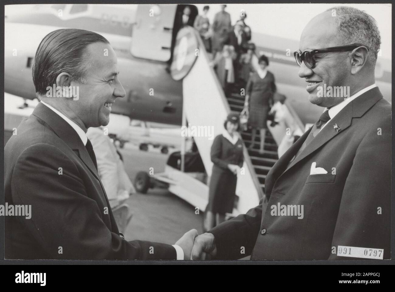 After a tour through America and the West, the Minister of Defense, P.S.J. de Jong arrived at Schiphol Airport. The Minister Plenipotentiary of Suriname Mr. S.D. Emanuels (right) greets the Minister Date: 28 September 1964 Location: Noord-Holland, Schiphol Keywords: ministers, airports Personal name: Emanuels, S.D., Jong, Piet de Stock Photo