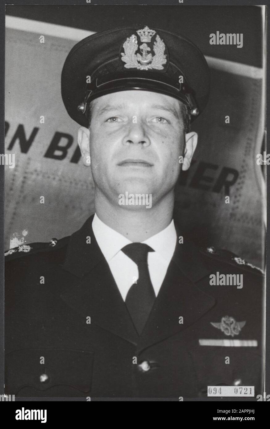 Military officers portraits hi-res stock photography and images - Alamy