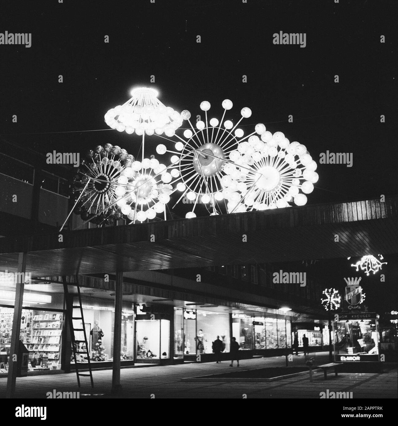 Christmas lighting at the Lijnbaan in Rotterdam Date: 8 December 1965 Location: Rotterdam, Zuid-Holland Stock Photo