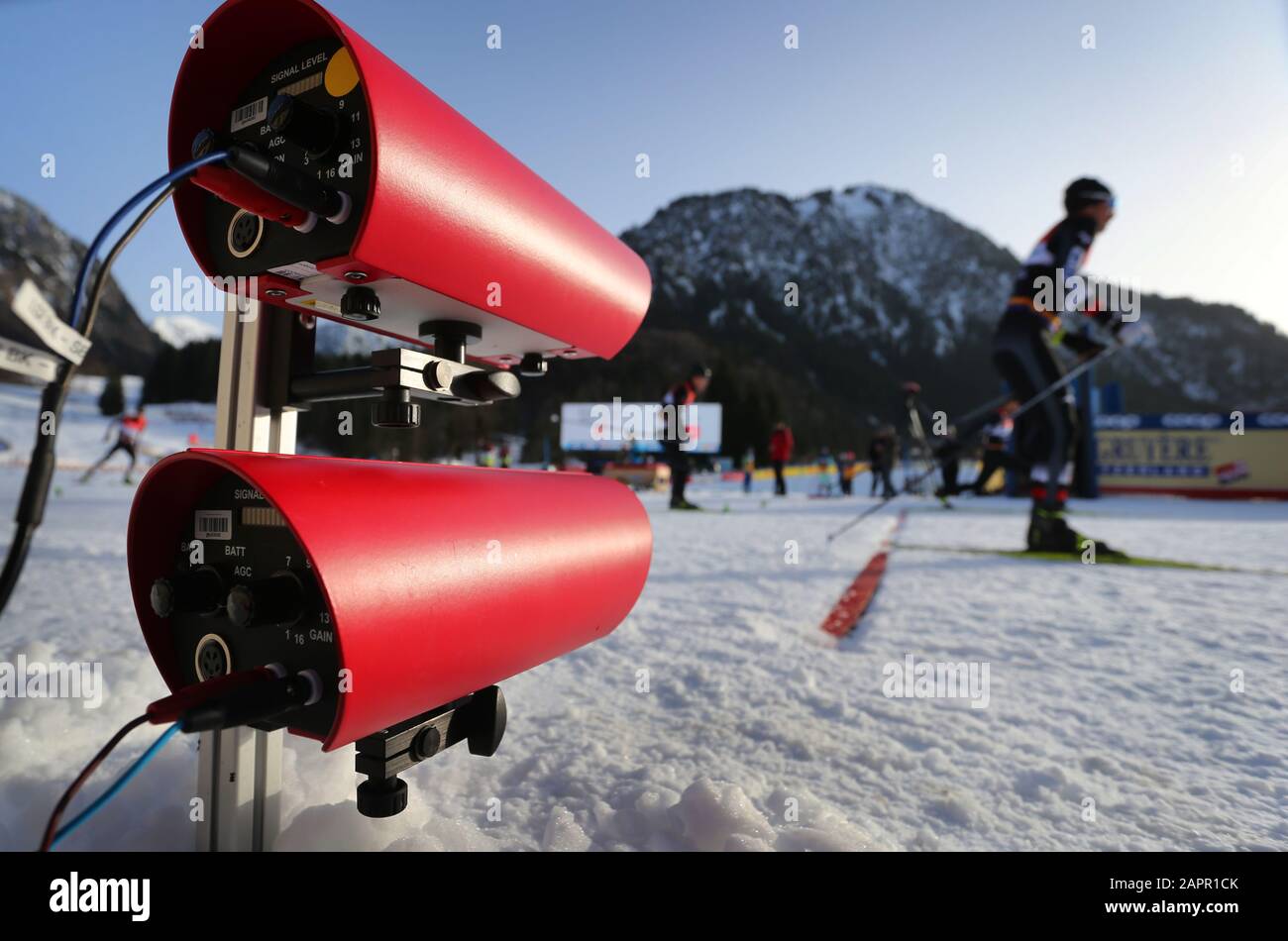 Oberstdorf, Germany. 24th Jan, 2020. Nordic ski/combination, cross-country skiing: World Cup, the Nordic combined and World Cup cross-country skiing, a timing device is located to the side of the finish line in the cross-country stadium. Credit: Karl-Josef Hildenbrand/dpa/Alamy Live News Stock Photo