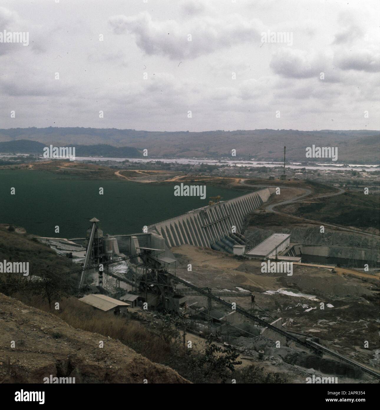 Zaire (formerly Belgian Congo); dam in the river Zaire (Inga project