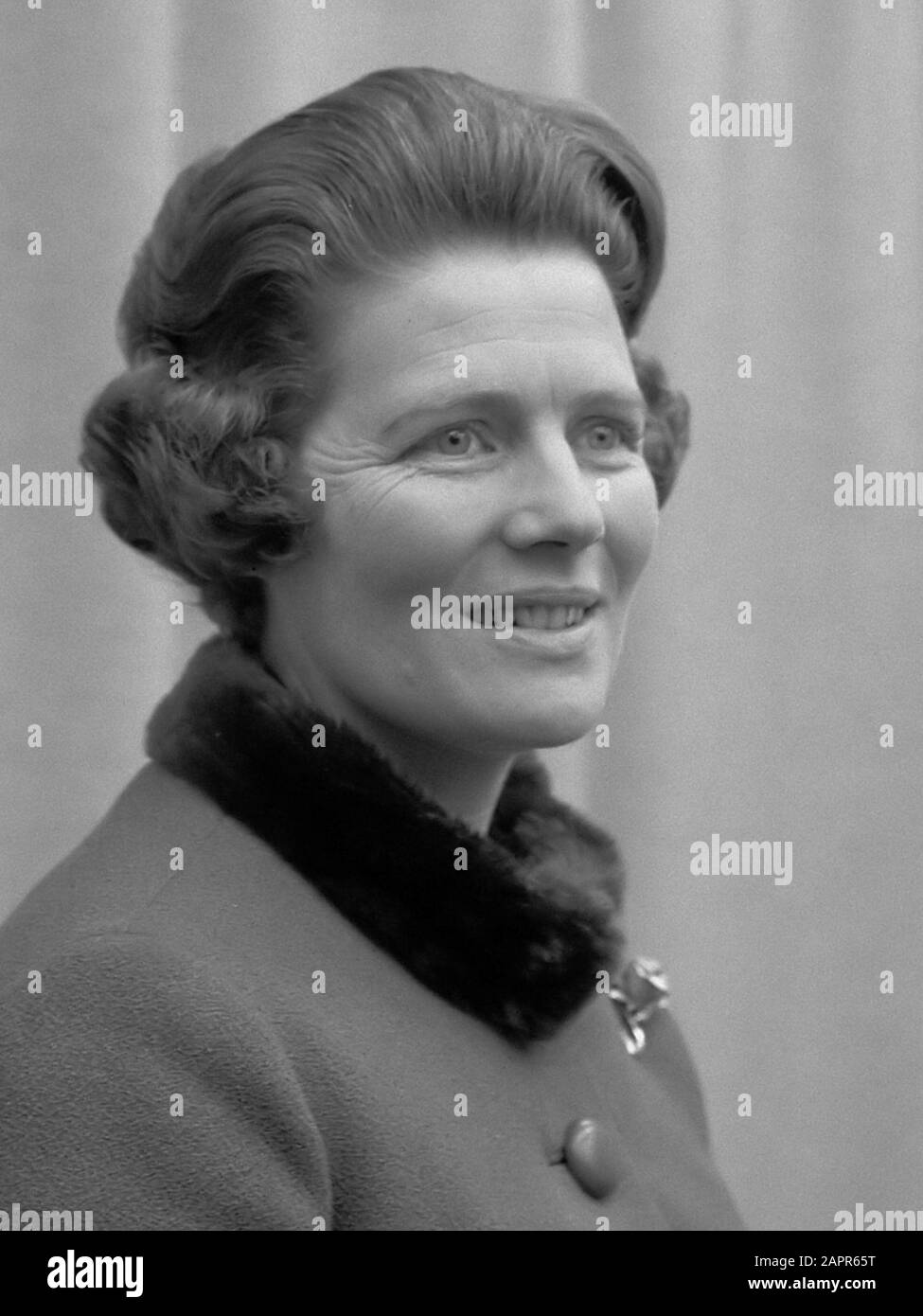 ' Aankomst van mevrouw Mary Soames (dochter van Churchill) op Schiphol (ter gelegenheid van het Grand Gala du Disque) 29 oktober 1965; ' Stock Photo