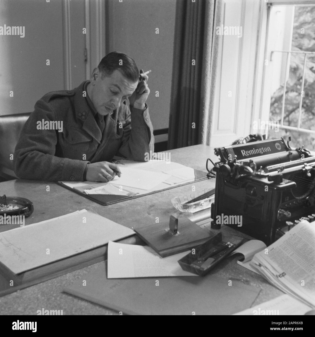 Government officials in uniform hires stock photography and images Alamy