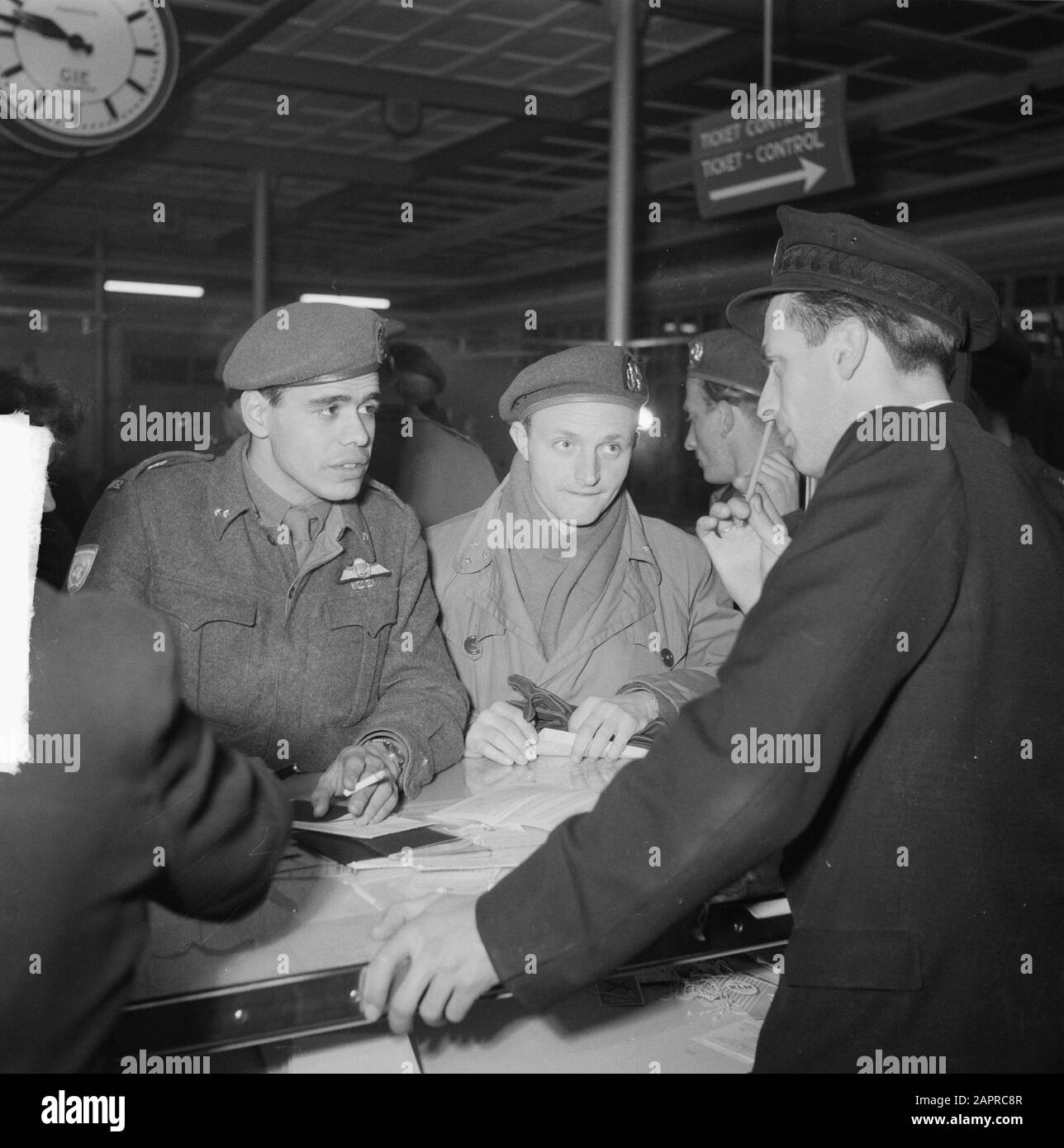 Korean war march 1951 Black and White Stock Photos & Images - Alamy