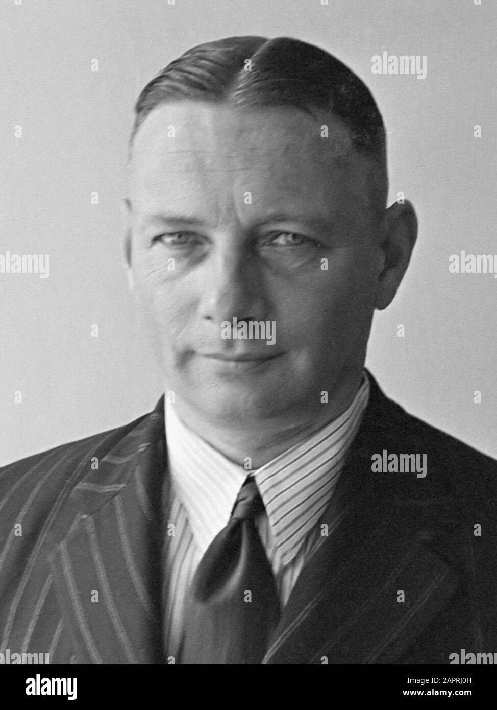 Personeel Kabinet L.L. en opname Generaal Spoor. Generaal S.H. Spoor in burgerkleding maart 1948 Stock Photo