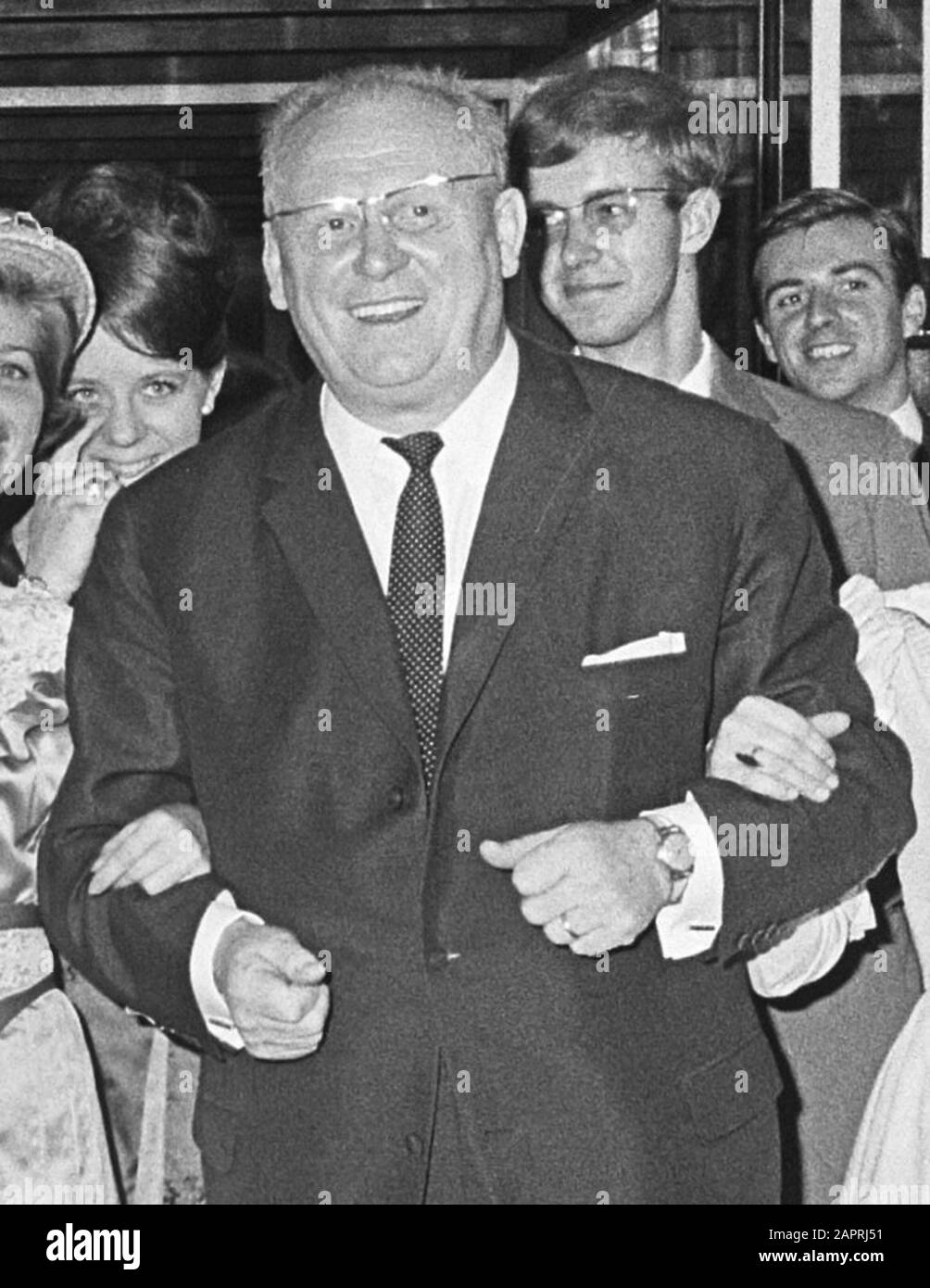 French: German actor Gert Fröbe has a premiere of the film These wonderful flying fools in their funny machines, July 15, 1965. Stock Photo