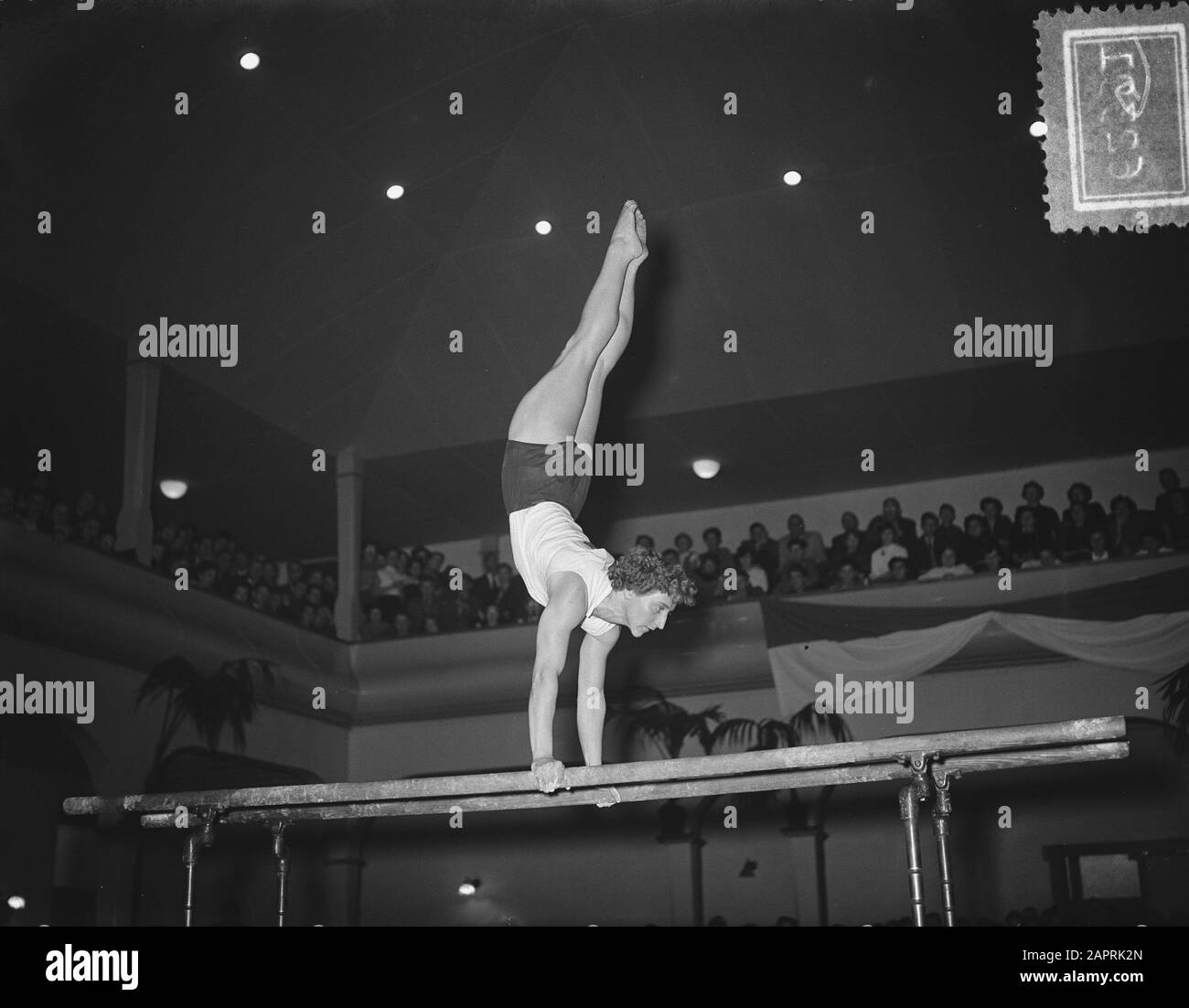 National women's gymnastics championships Deventer Leni Gerritsen Date: 10 January 1954 Location: Deventer Keywords: turnchampionships Personname: Gerritsen, Leni Stock Photo