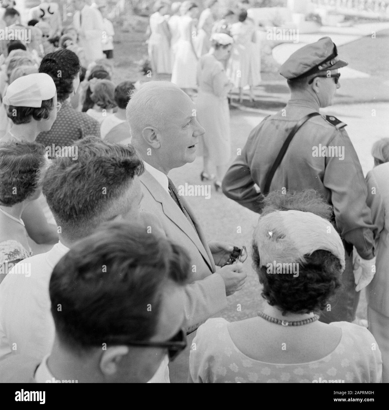 Netherlands Antilles and Suriname at the time of the royal visit of Queen Juliana and Prince Bernhard in 1955  Dr. Ir. H. ter Meulen at the reception of the royal couple at the Curaçao Petroleum Industrie Maatschappij in Julinadorp Date: 21 October 1955 Location: Curaçao, Julianadorp, Netherlands Antilles Keywords: royal visits Personal name: Meulen, H. ter Stock Photo