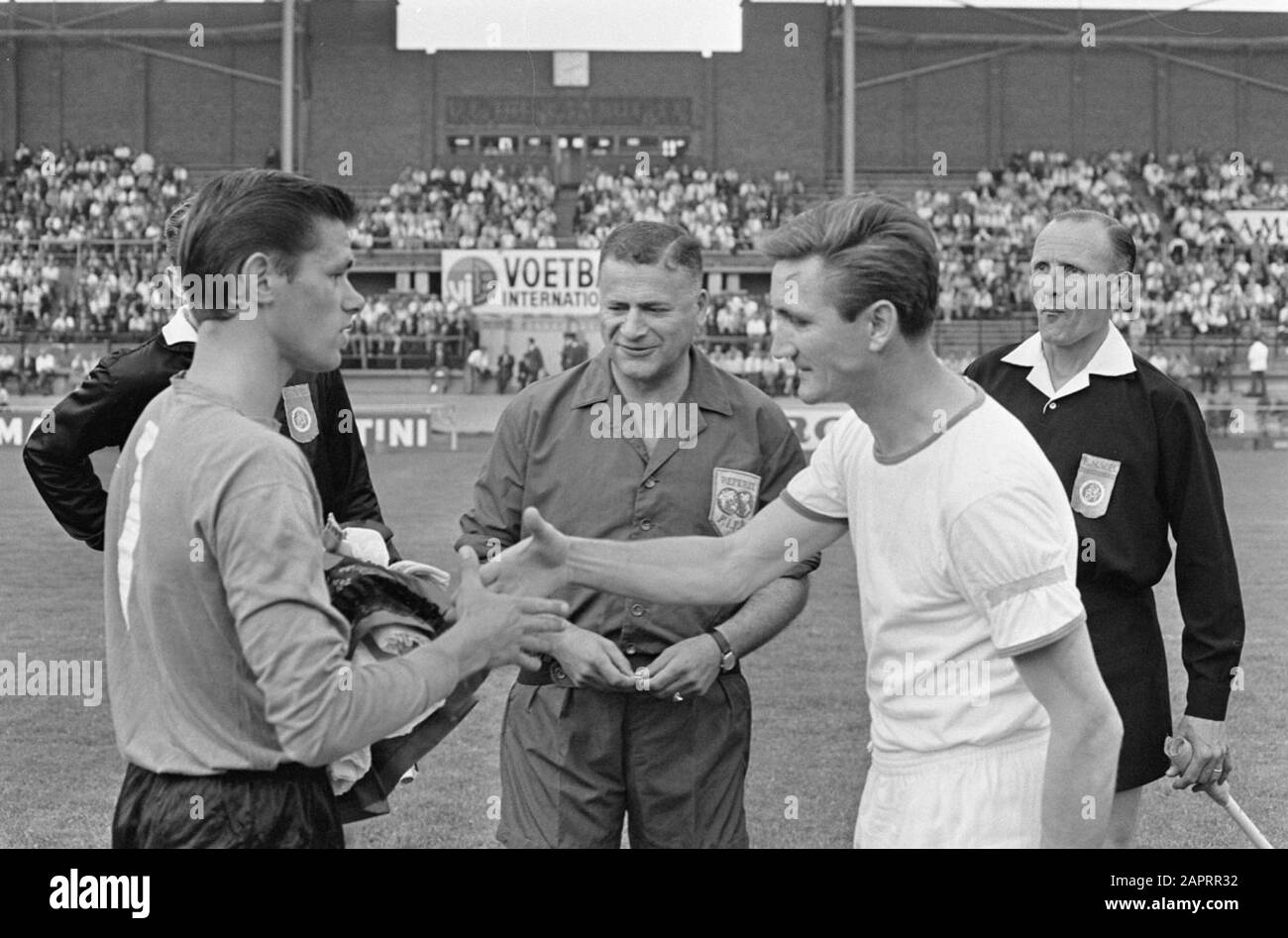EN:By Willskracht Sterk against en:RC Strasbourg in en:1966—67 Intertoto CUP Intertoto, DWS vs. Strasbourg 4-1, Leo Horn with captains during toss; Stock Photo