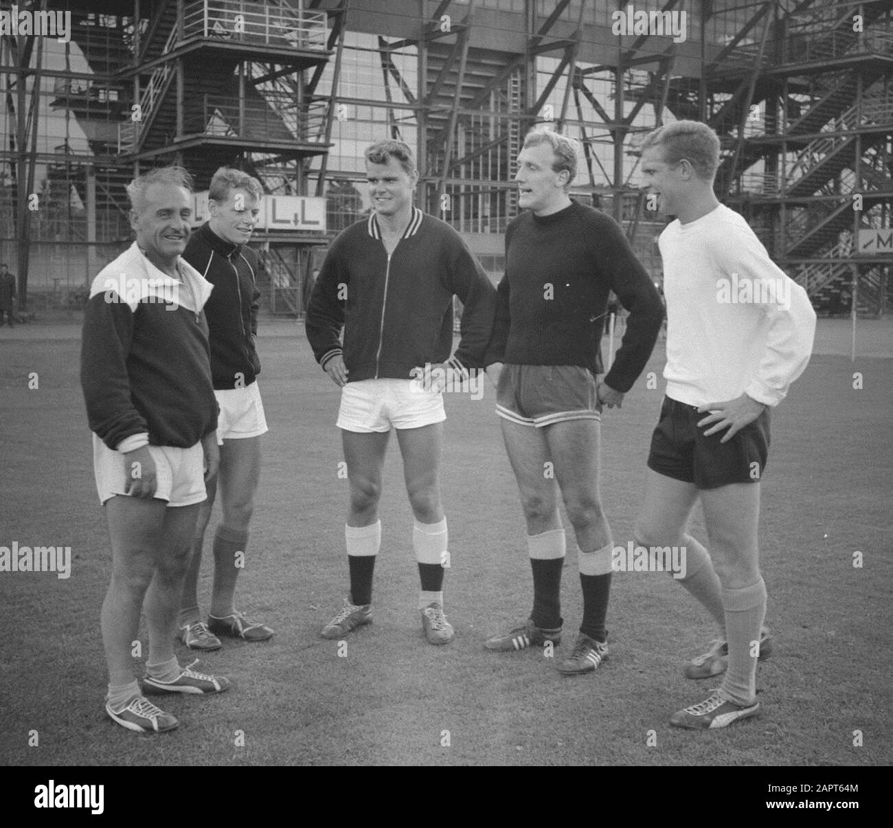 first seasonal training of Feyenoord: coach Franz Fuchs, players Gerard Bergholtz, van Galen, Rob van Heeswijk and Hans Kraay; Stock Photo