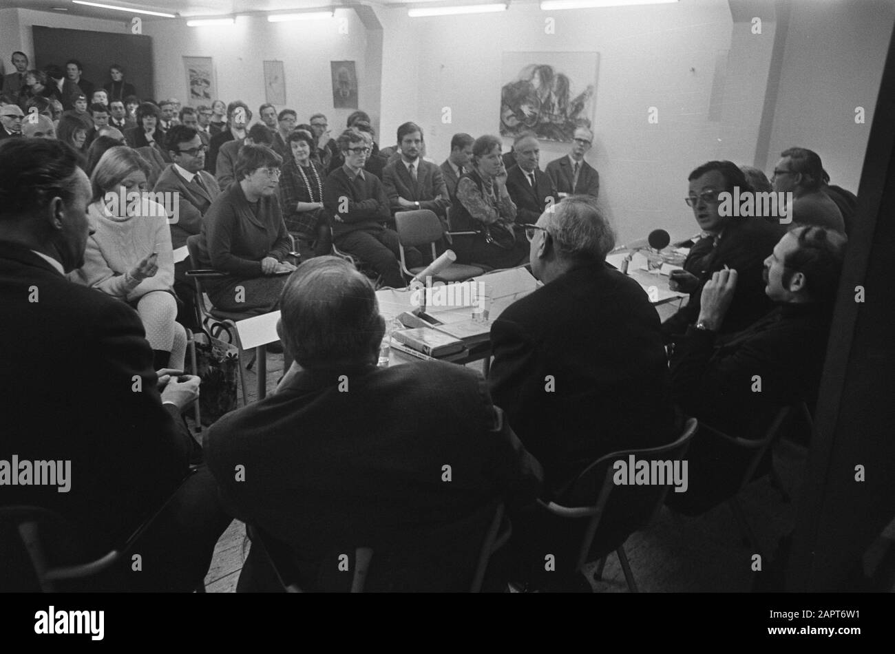 Forum on anti-Zionism and anti-Semitism in the Anne Frank House Amsterdam. Date: 22 December 1969 Location: Amsterdam, Noord-Holland Keywords: forums, forum members Stock Photo