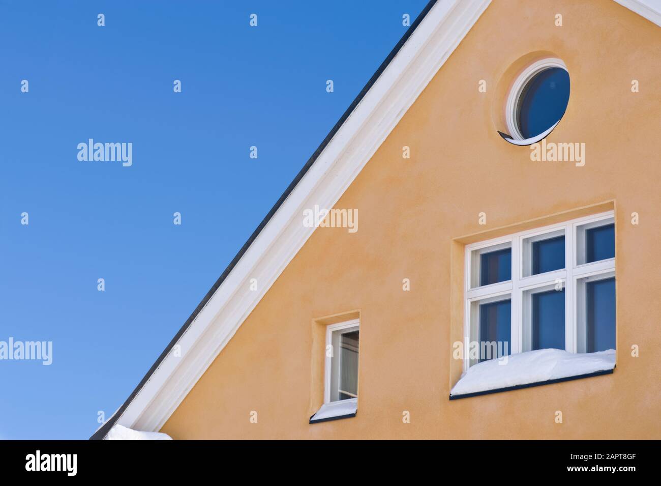 Blue sky with snow and house hi-res stock photography and images - Alamy