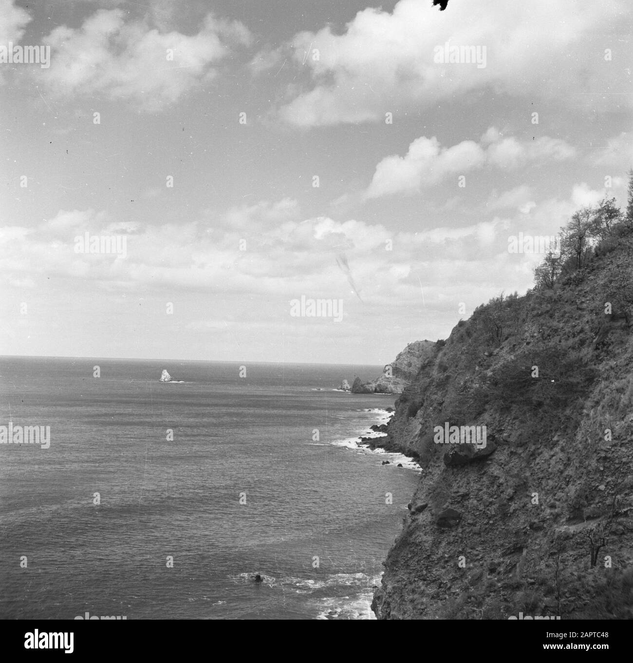 Journey to Suriname and the Netherlands Antilles  View of the coast of Saba Date: 1947 Location: Dutch Antilles, Saba Keywords: coast Stock Photo