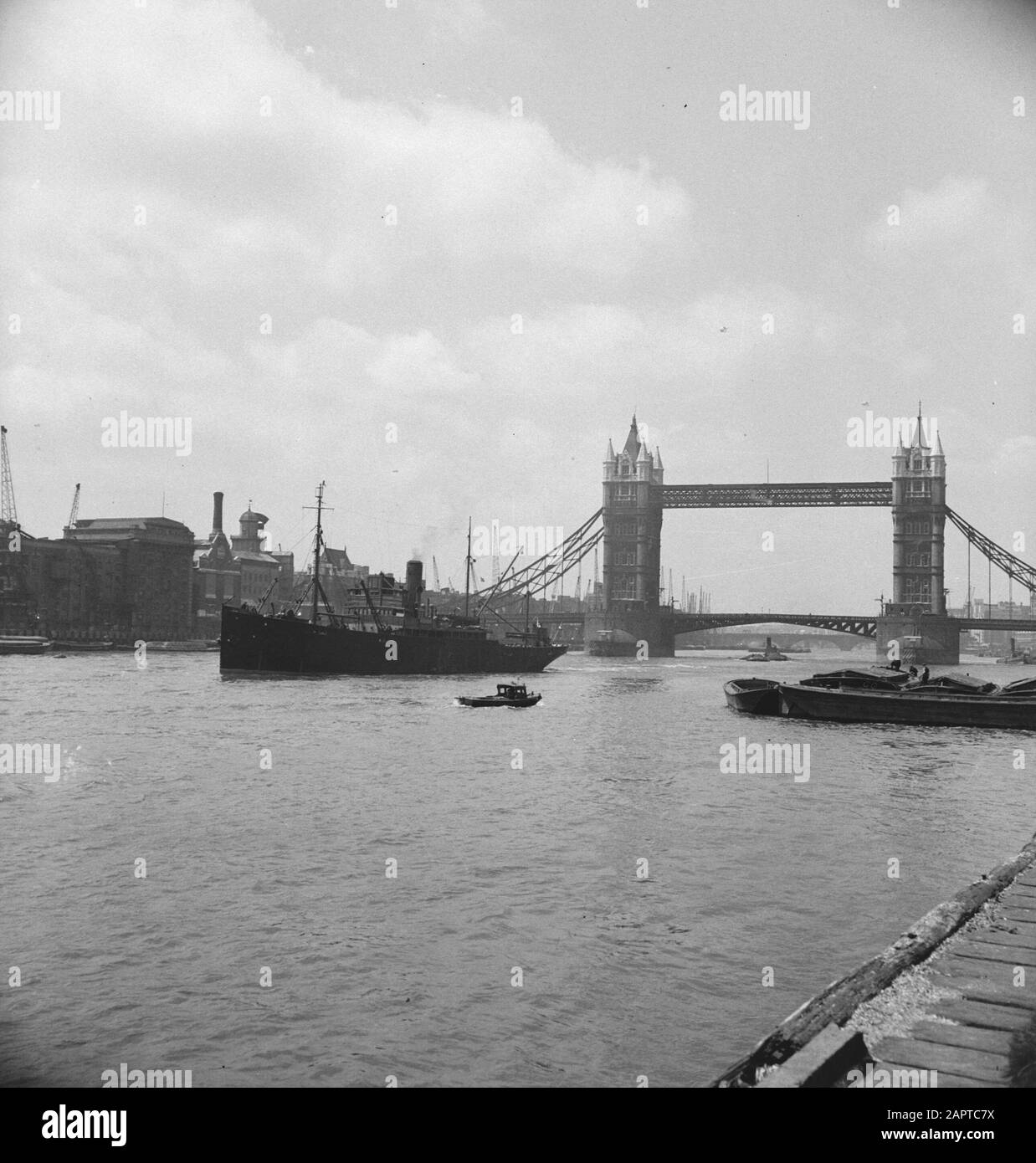 Over the thames Black and White Stock Photos & Images - Alamy