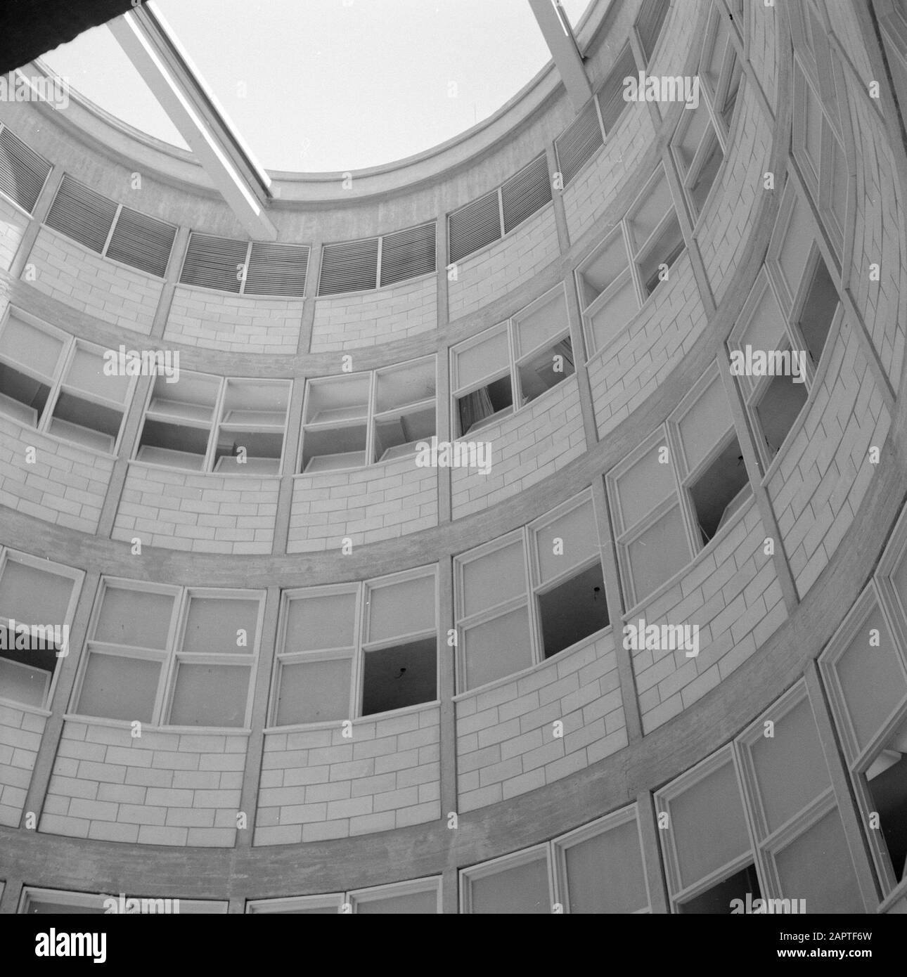 Hadassah universistair medical center. Light shaft in the circular building Date: January 1, 1960 Location: Israel Keywords: architecture, windows, hospitals Stock Photo