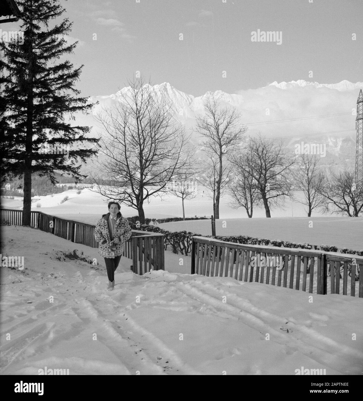 Winter in Tyrol  Hilde Eschen walks in the snow near Sistrans with in the background the Karwendel Mountains Date: January 1960 Location: Austria, Sistrans, Tyrol Keywords: mountains, landscapes, snow, holidays, hiking, winter Personal name: Echen, Hilde Stock Photo