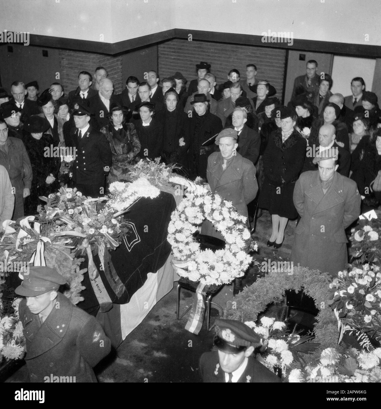 Military funerals  Chests with wreaths covered during a military funeral with army and naval officers and interested persons Date: undated Keywords: cemeteries, funerals, wreaths, army, navy, public Stock Photo