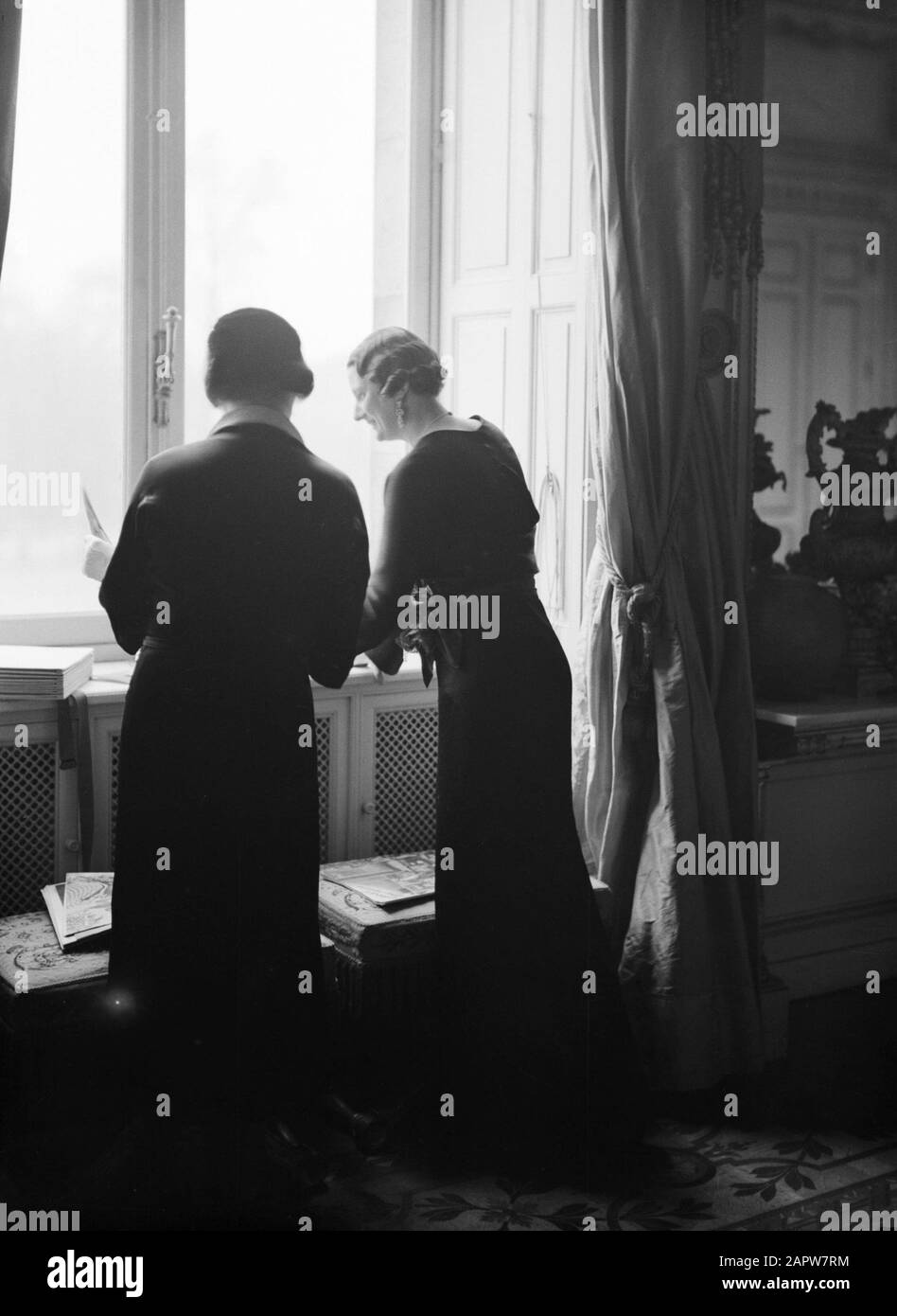 Royal Family Belgium  Queen Astrid of Belgium with an assistant Date: 1935 Keywords: queens, palaces Personal name: Queen Astrid of Belgium Stock Photo