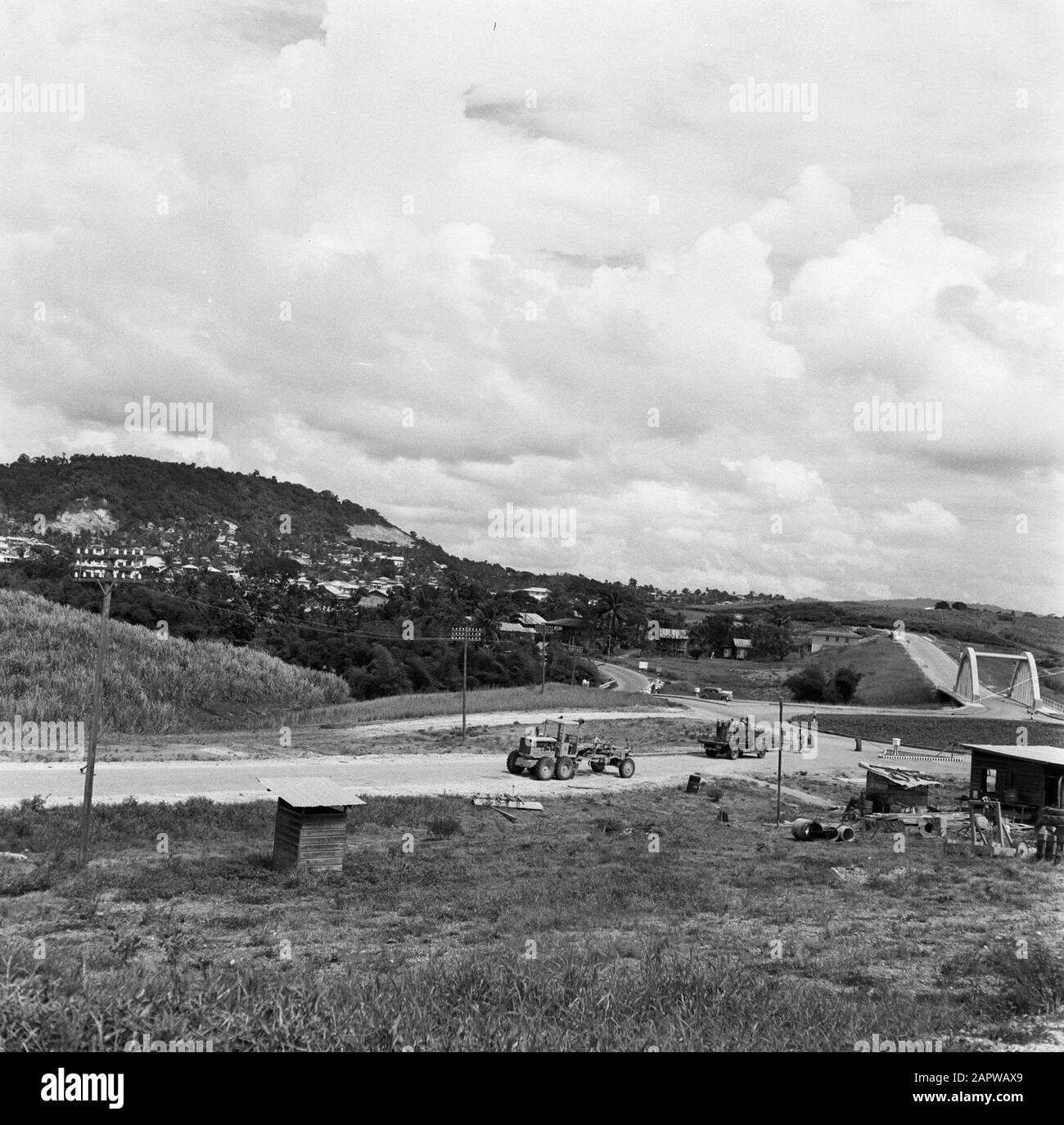 Dutch Antilles and Suriname at the time of the royal visit of Queen Juliana and Prince Bernhard in 1955  Landscape near San Fernando on Trinidad Date: 1 October 1955 Location: San Fernando, Trinidad Keywords: cars, landscapes, tractors Stock Photo