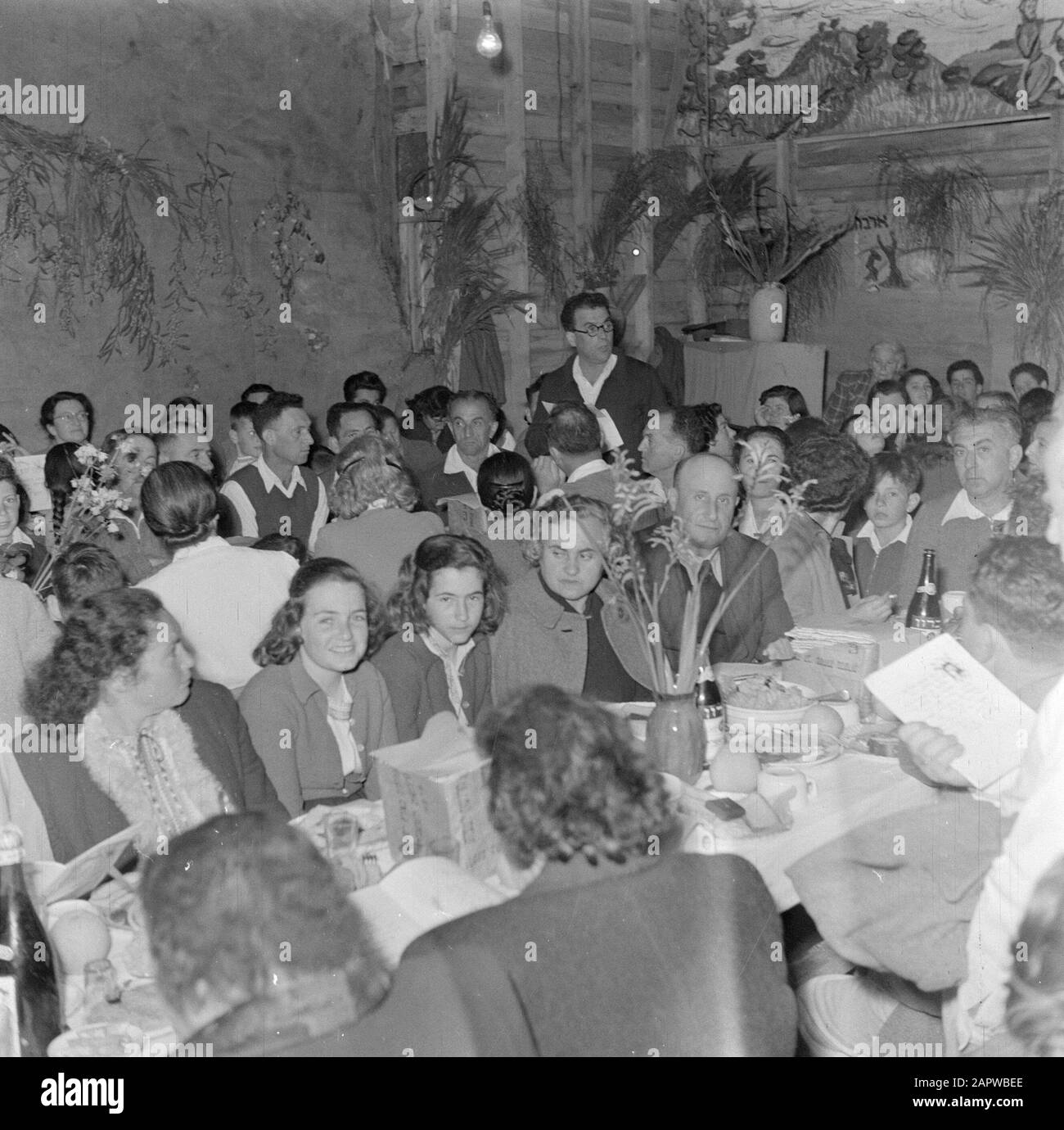 Israel 1948-1949: kibbutz Ramat Jochanan  Members of the kibbutz at the celebration of since evening Annotation: Seder Evening (or: Seiderevening) is an evening at the beginning of the Passover Feast Date: 1948 Location: Israel, Kirjat Ata Keywords: parties, kibbutz, religious holidays, tables, halls Stock Photo