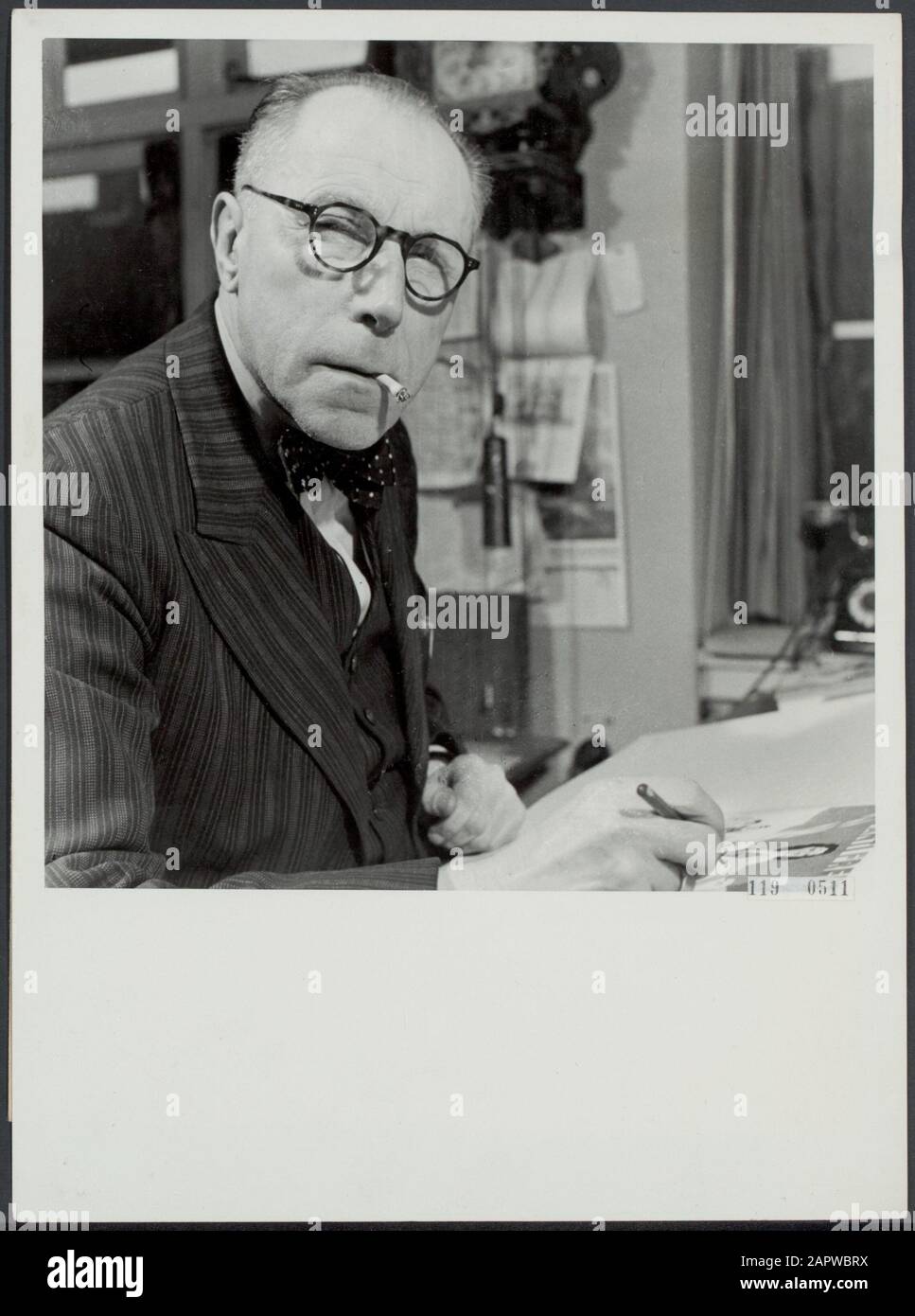 Leendert Juriaan Jordaan (1885-1980) was a renowned politician. His drawings appeared in the Green, Vrij Nederland and Het Parool. Date: December 20, 1945 Keywords: cartoonists, police draughtsmen, portraits Personal name: Jordaan L J Stock Photo