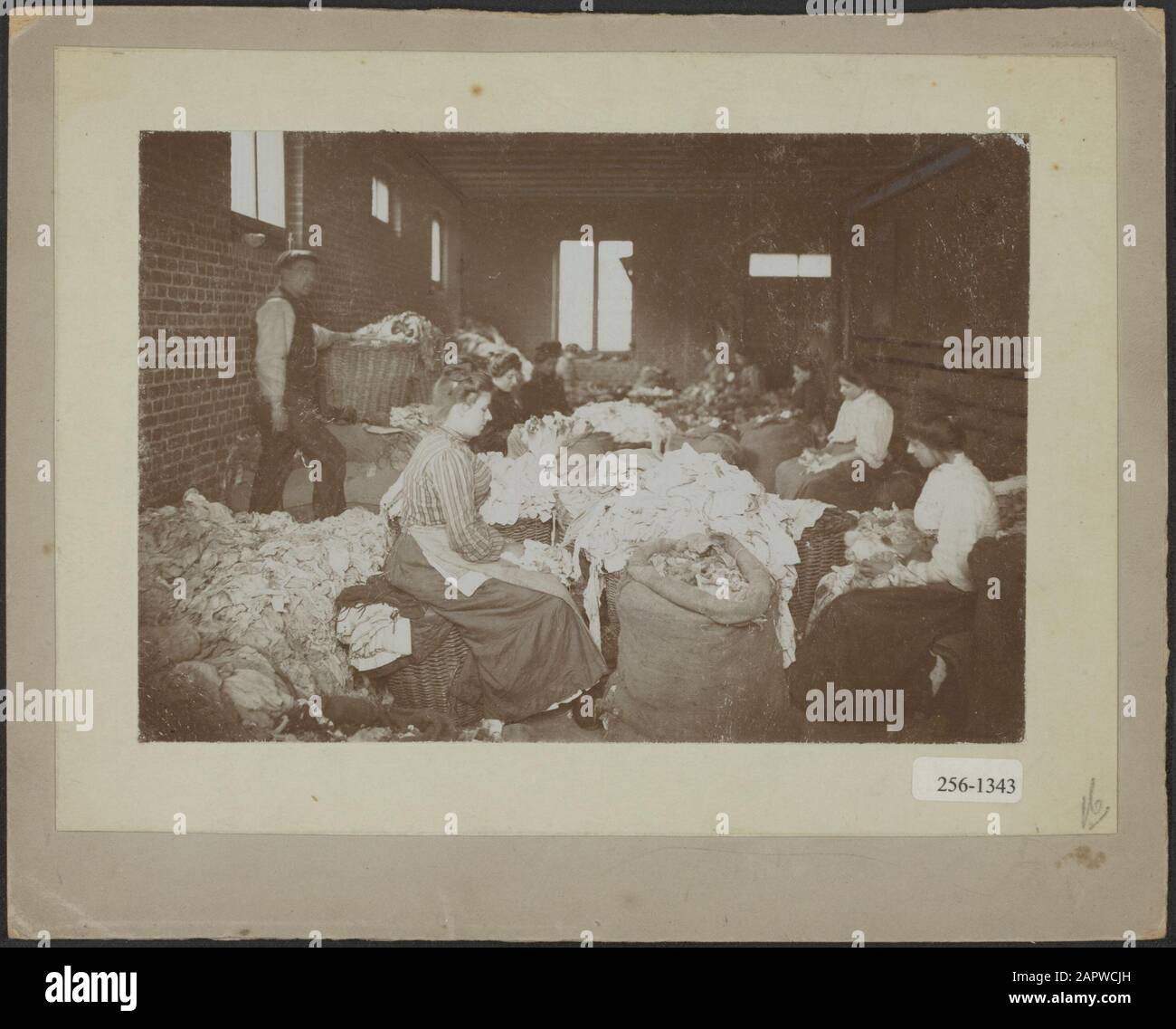Sorting Rags Processing rags hi-res stock photography and images - Alamy
