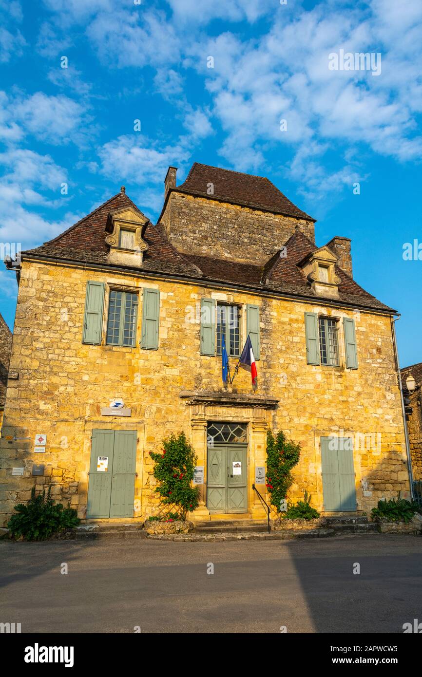France, Dordogne, Domme, Place de la Halle, Maison du Gouverneur, town