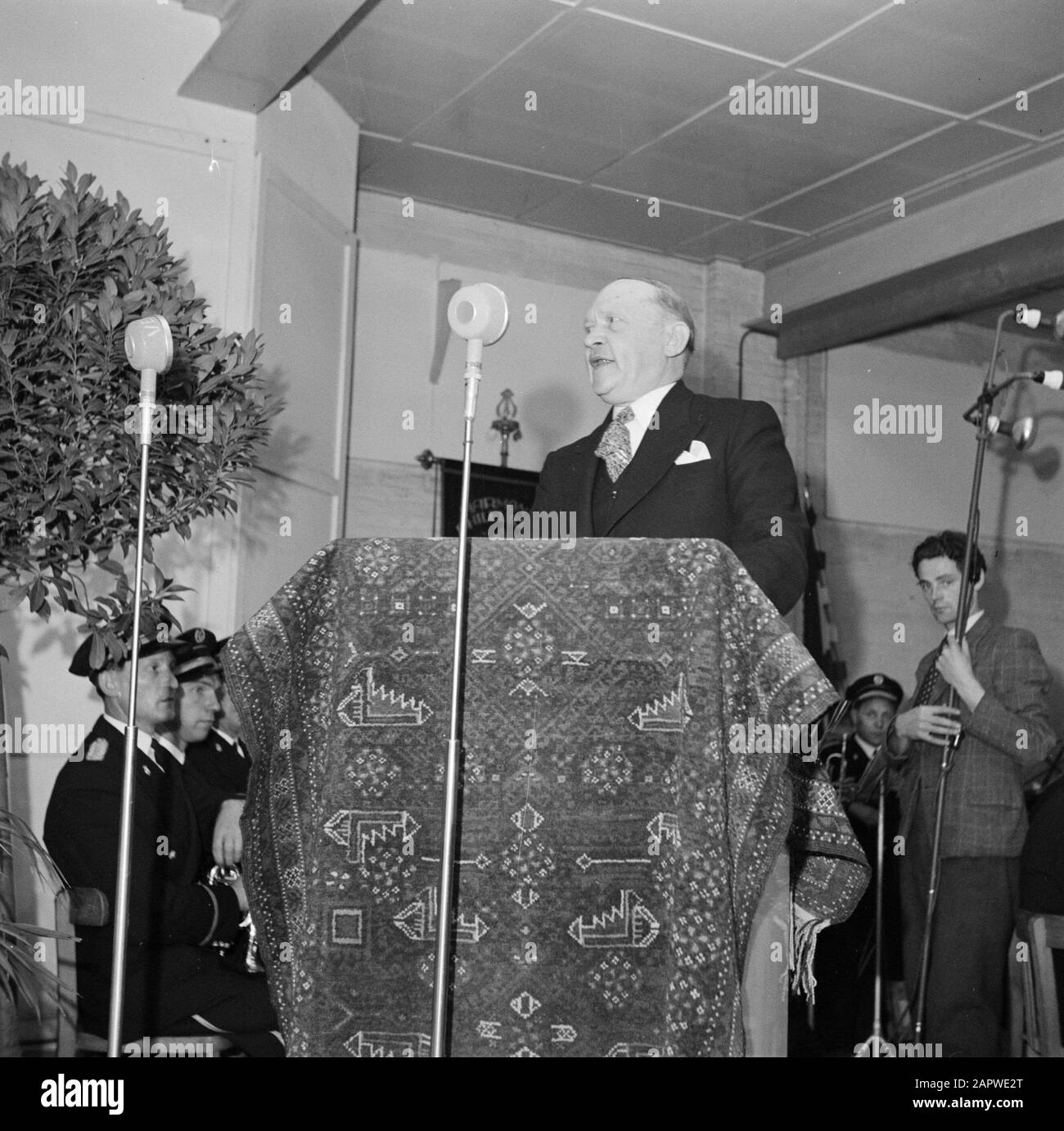 Man speaking microphones Black and White Stock Photos Images Alamy