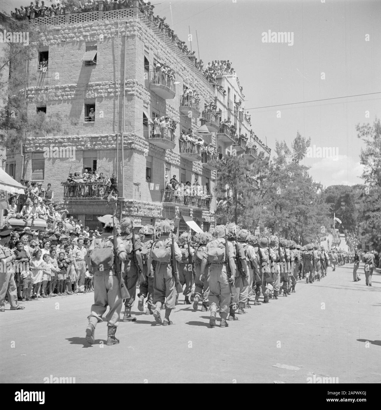 Israel 1948-1949: Jerusalem  Military unit during the military parade on May 15, 1949 in Jerusalem on the occasion of the first anniversary of Israel's independence Date: 23 Apr 1950 Location: Israel, Jerusalem Keywords: architecture, military parades, military, national holidays, public, uniforms, weapons Stock Photo