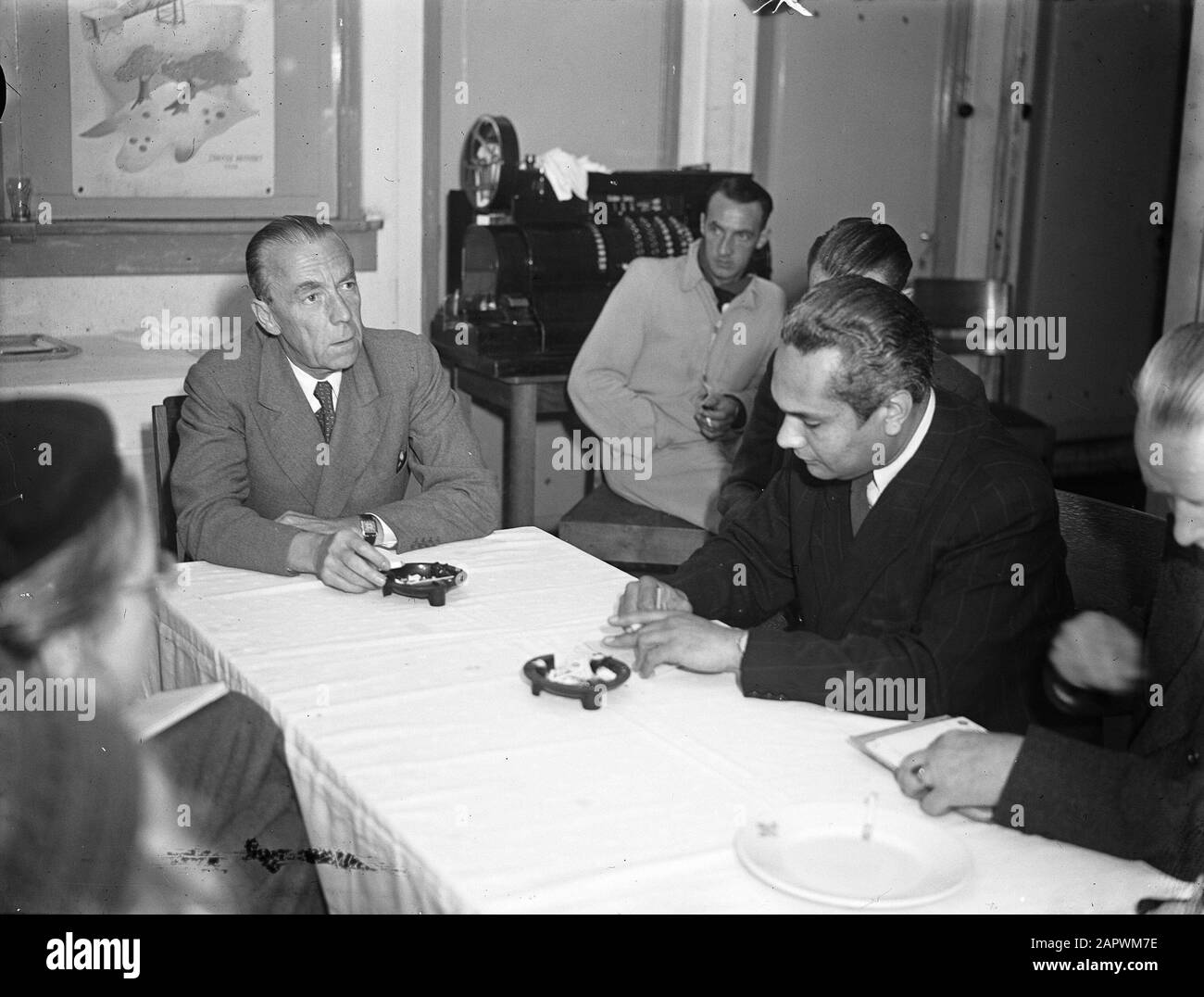 Count Bernadotte at Schiphol  [Graar Folke Bernadottte, UN mediator in the question Palestine] Date: 17 July 1948 Location: Noord-Holland, Schiphol Stock Photo