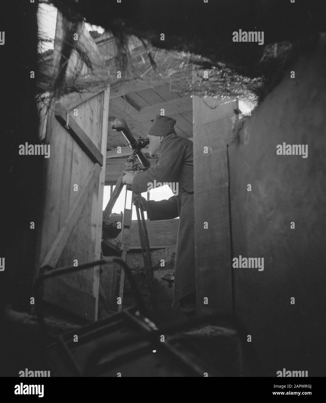 ned. troops liberate netherlands, they sleep in German built bunkers ...