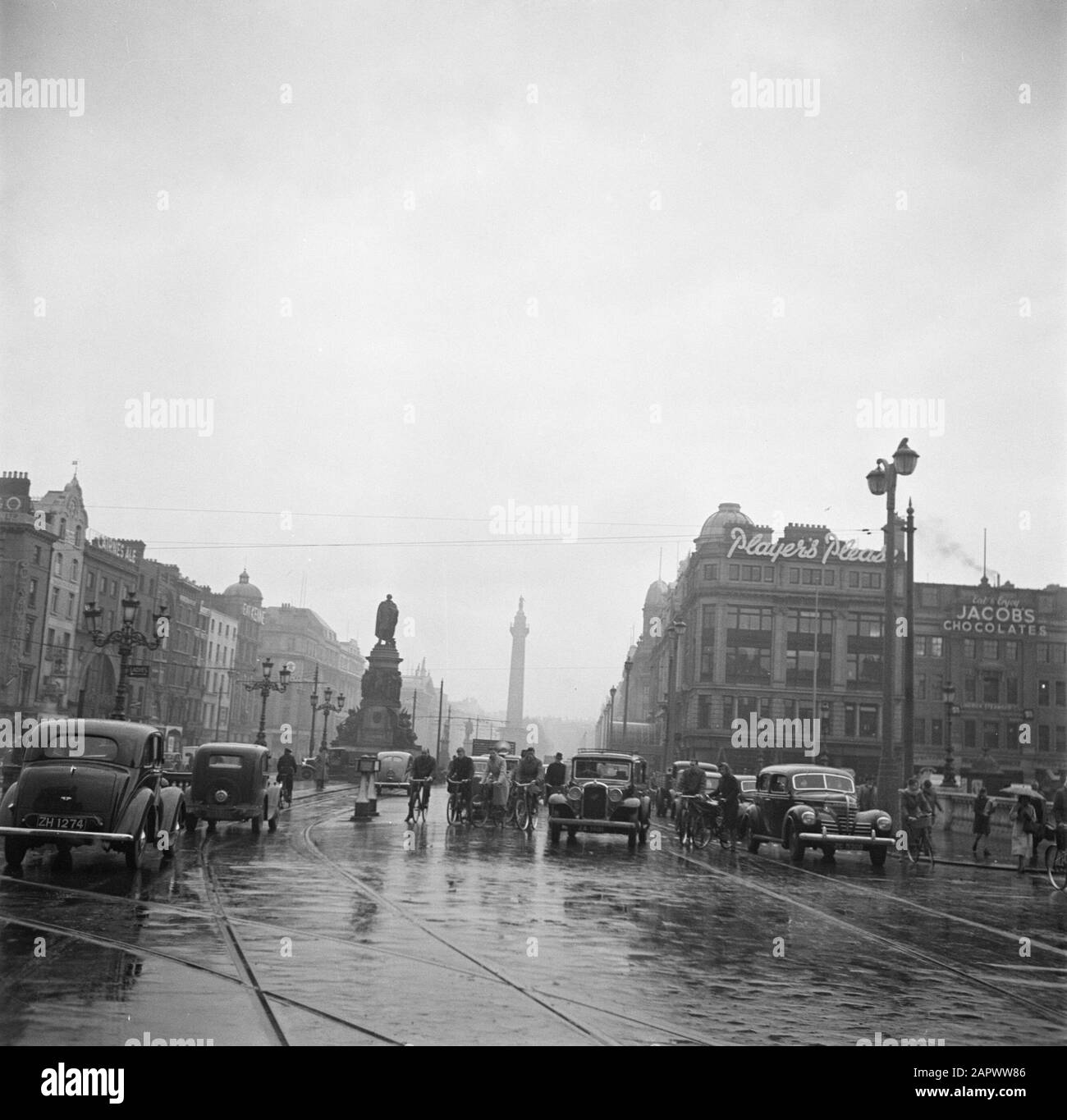 Dublin O'Connellstreet in Dublin, with Nelson's Pillar Annotation